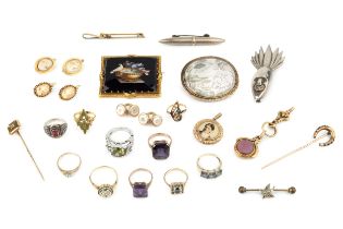 A collection of jewellery to include a 9ct gold mounted diamond solitaire ring, six various gold and