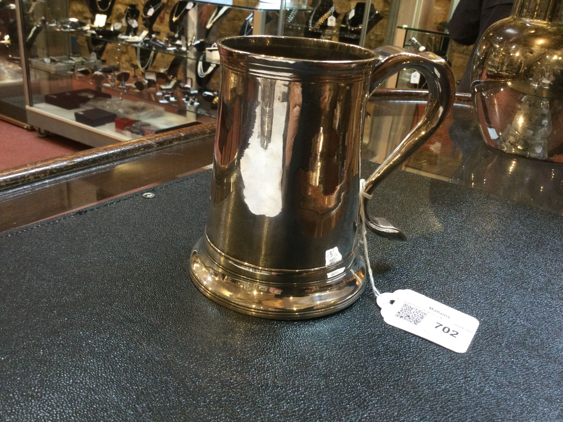 A George III silver pint mug, of plain slightly tapered design, the scroll handle with engraved - Bild 6 aus 10