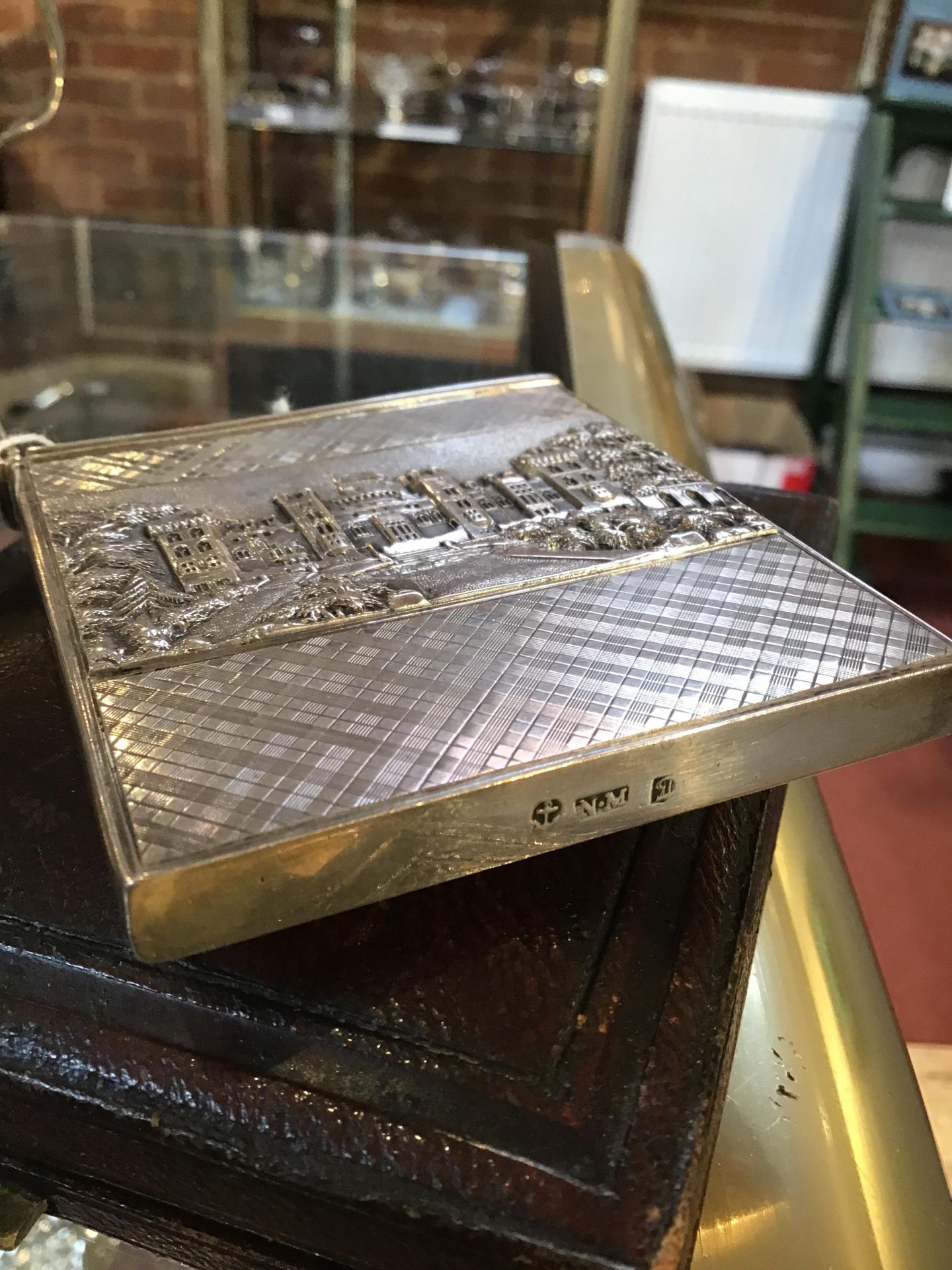 An early Victorian silver castle top card case, depicting a view of Windsor Castle to one side and - Bild 11 aus 13