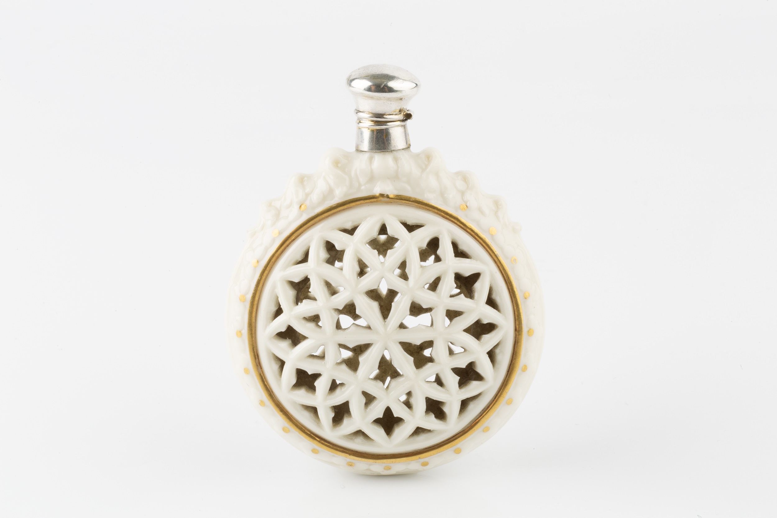 A late Victorian reticulated porcelain scent bottle, in the manner of Grainger's Worcester, of - Image 2 of 2