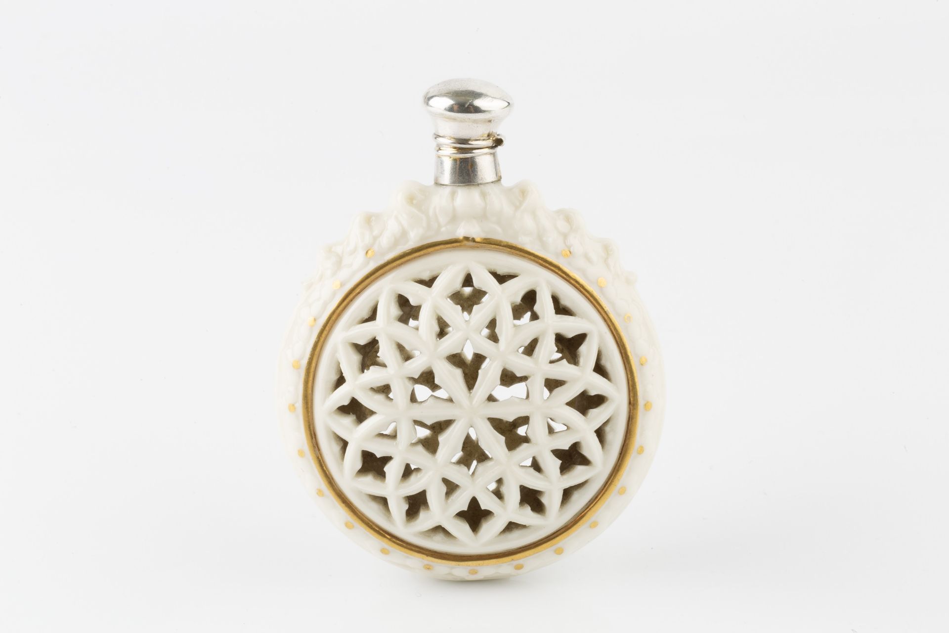 A late Victorian reticulated porcelain scent bottle, in the manner of Grainger's Worcester, of - Image 2 of 2