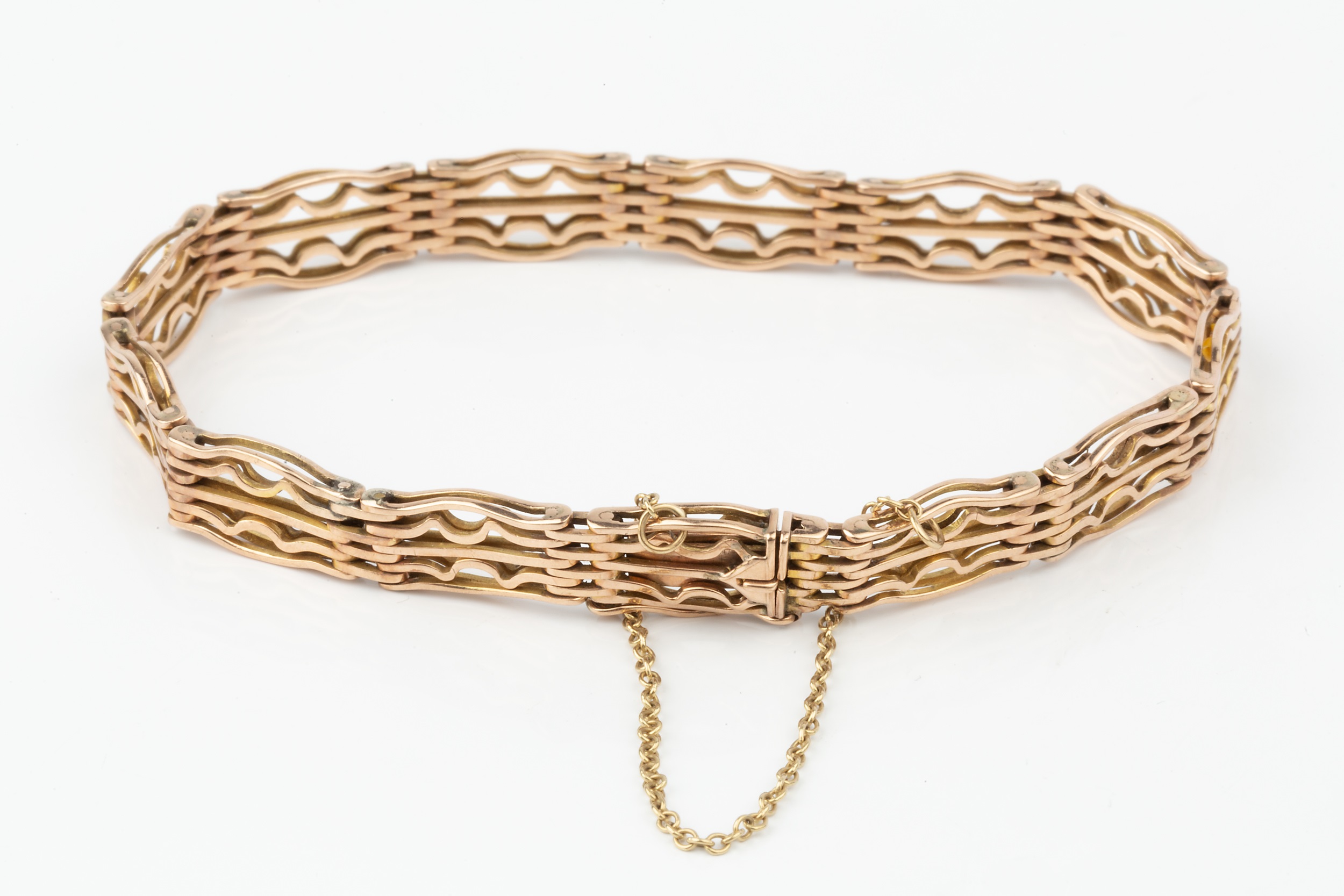 A 9ct gold gatelink bracelet, the links of shaped and wavy rectangular design, 19cm long approx - Image 2 of 2