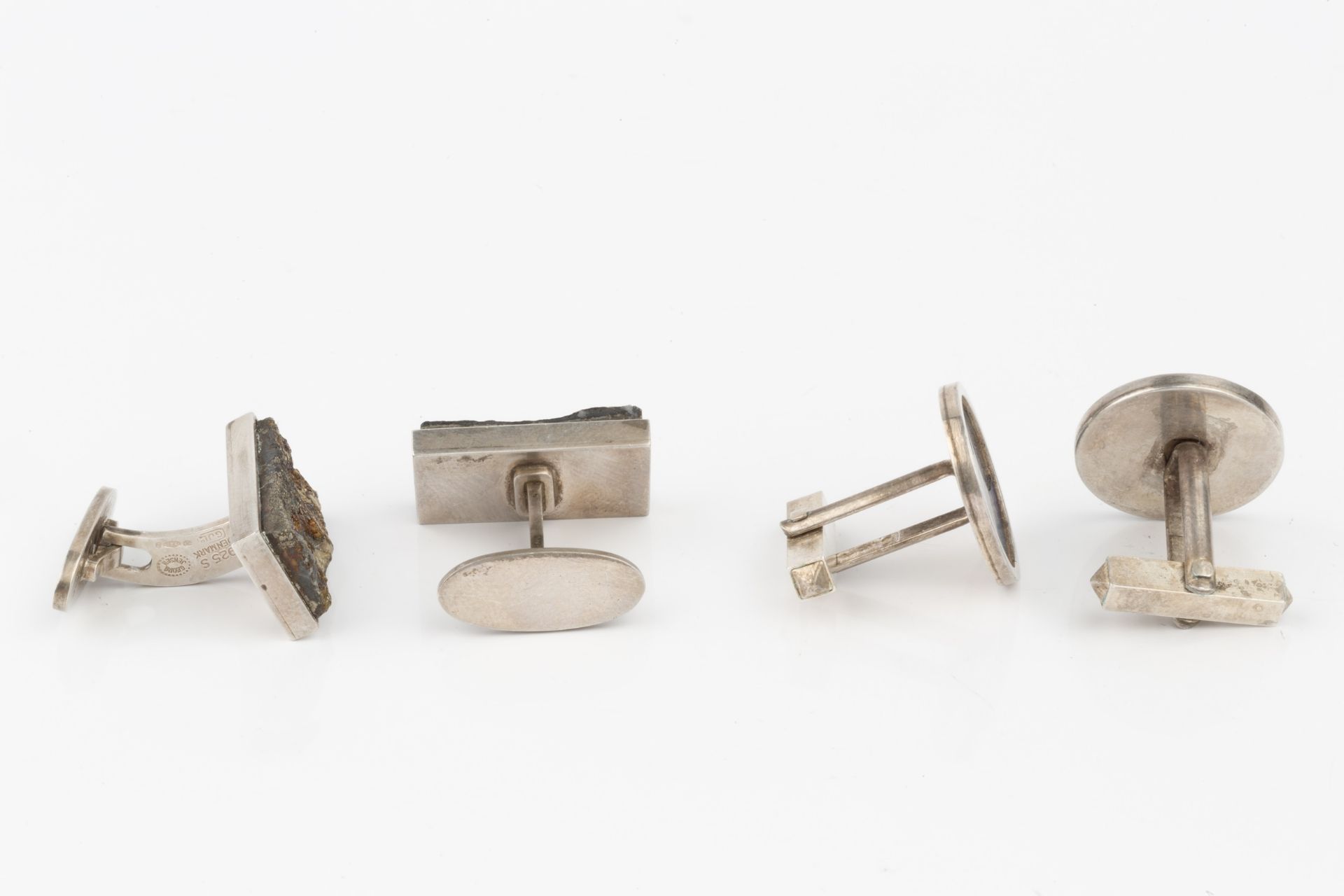 A pair of Danish silver cufflinks by Georg Jensen, of rectangular form inset with iron pyrites - Bild 2 aus 2