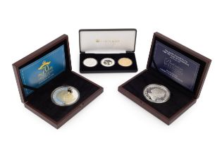 A Queen Elizabeth II silver ten pounds coin, for the Platinum Wedding Anniversary 2017, 5oz silver