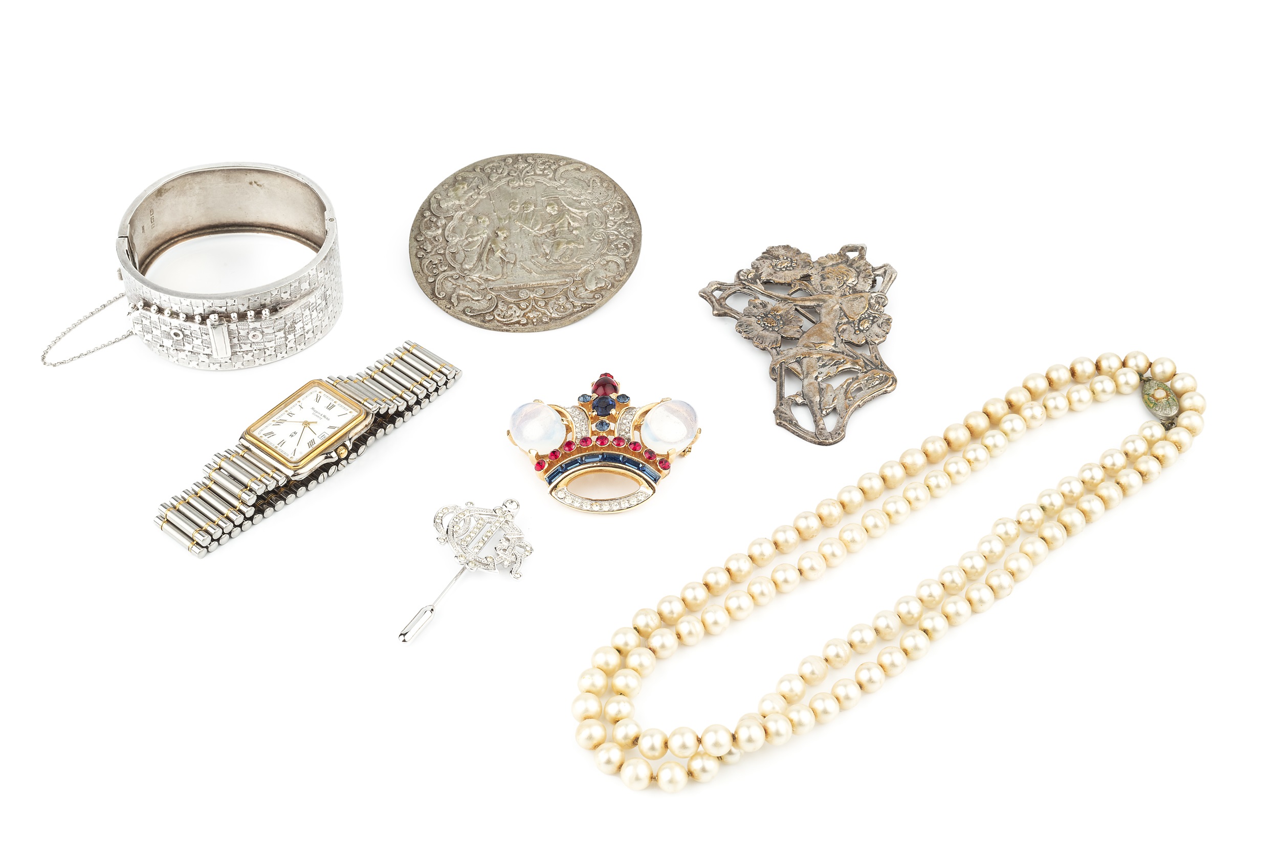A collection of jewellery, comprising an Edwardian silver hinged bangle, with textured and strap