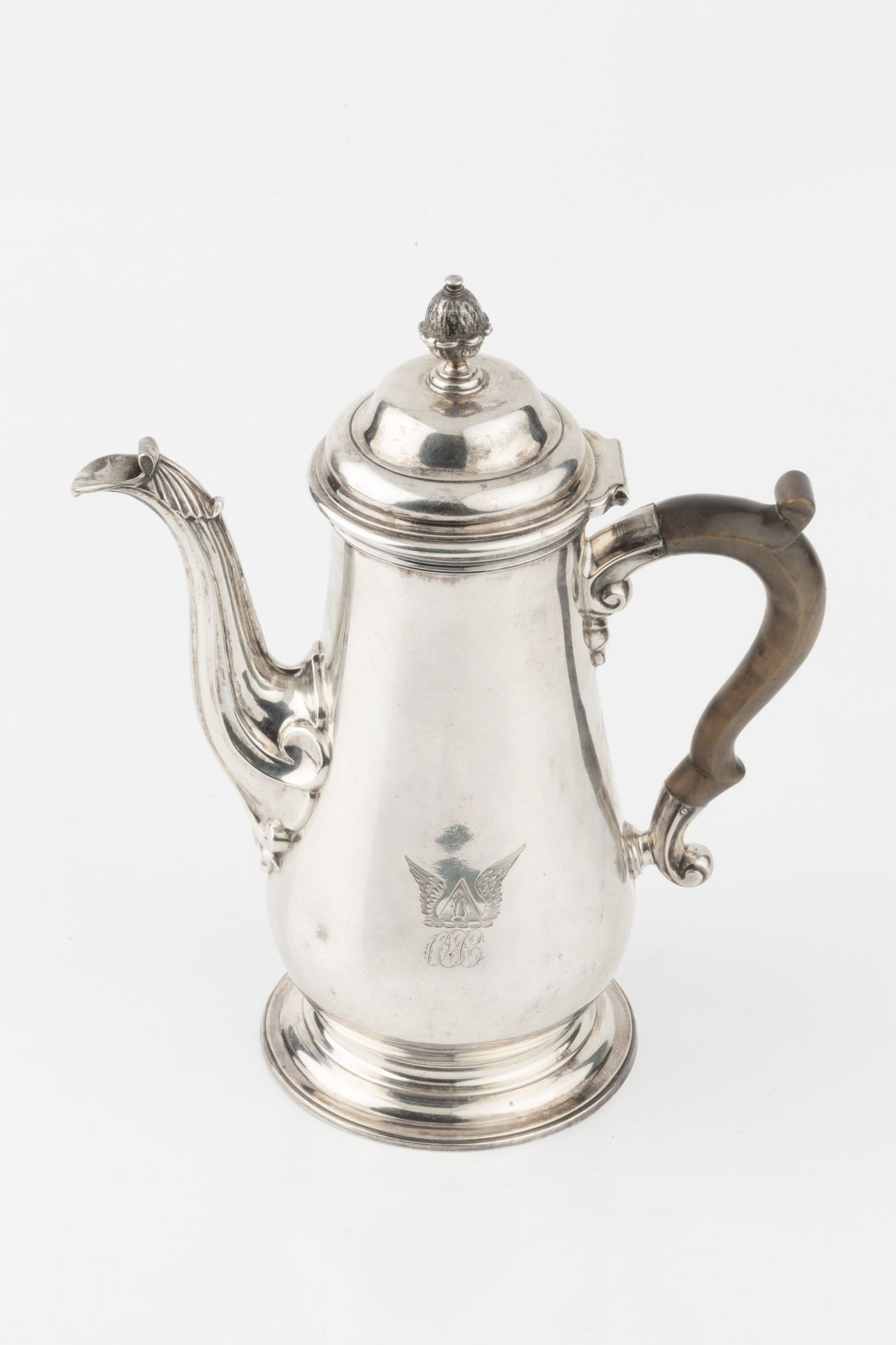 A George II silver coffee pot, with tapering baluster body, hinged domed cover with pinecone finial, - Bild 2 aus 3