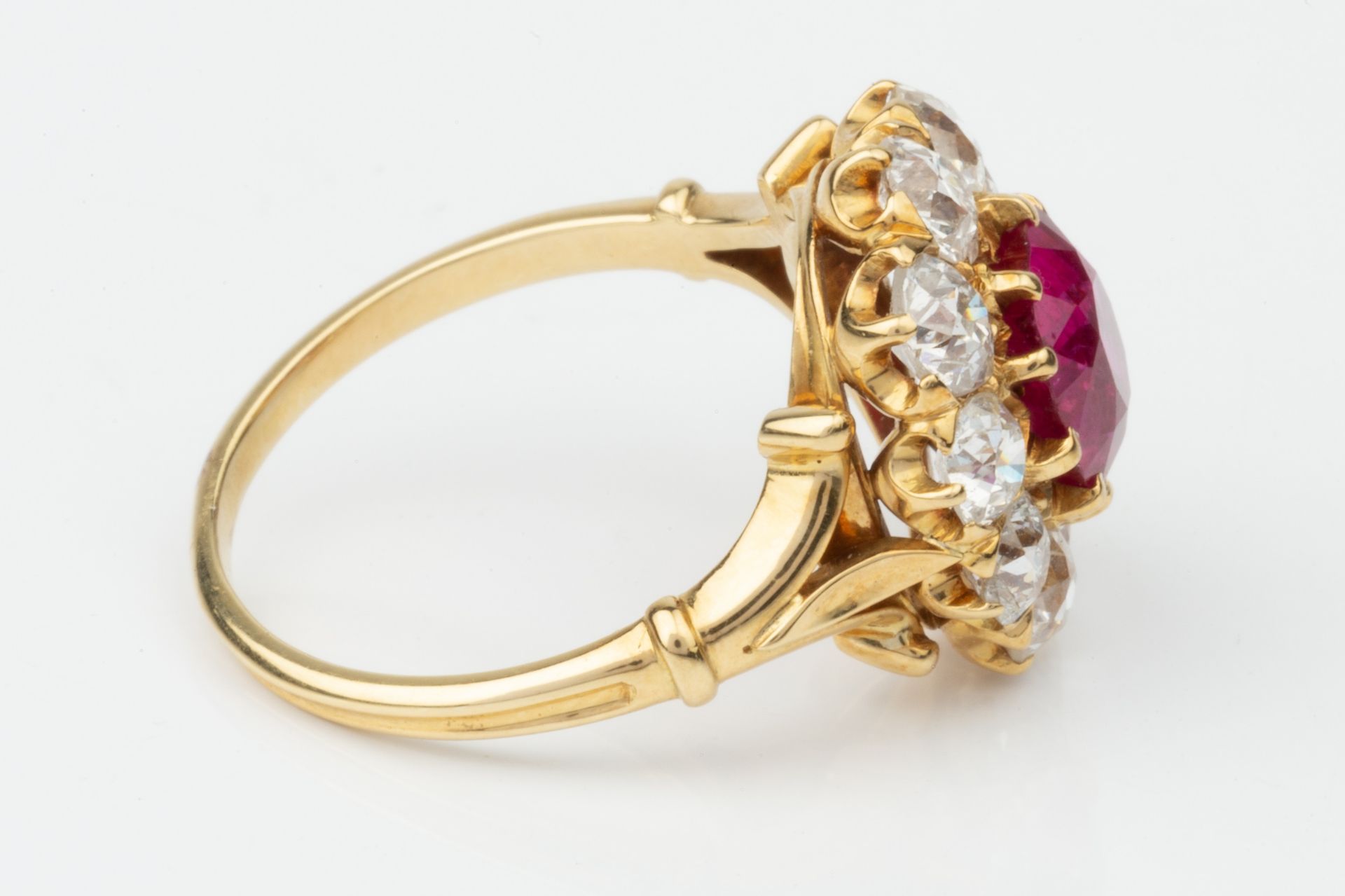 A ruby and diamond cluster ring, the central oval cut ruby within a border of ten old brilliant - Bild 3 aus 14