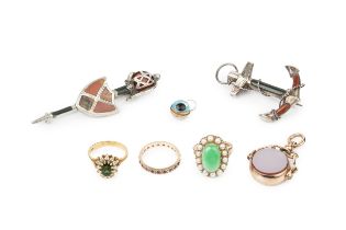 A small collection of jewellery, comprising an 18ct gold, diamond and green stone cluster ring, a