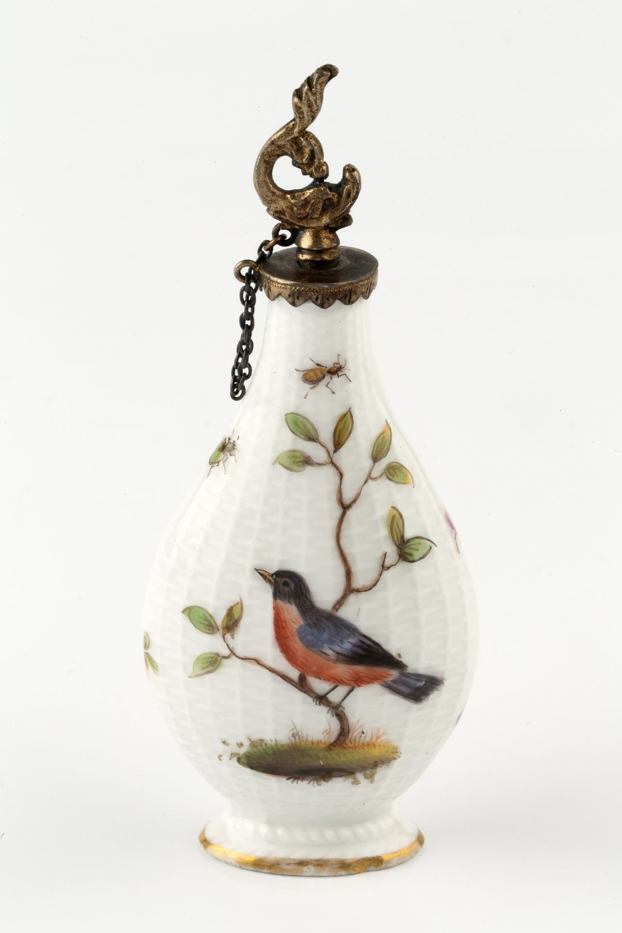 A Continental porcelain scent bottle, of oval baluster form, painted to both sides with an exotic - Bild 2 aus 2