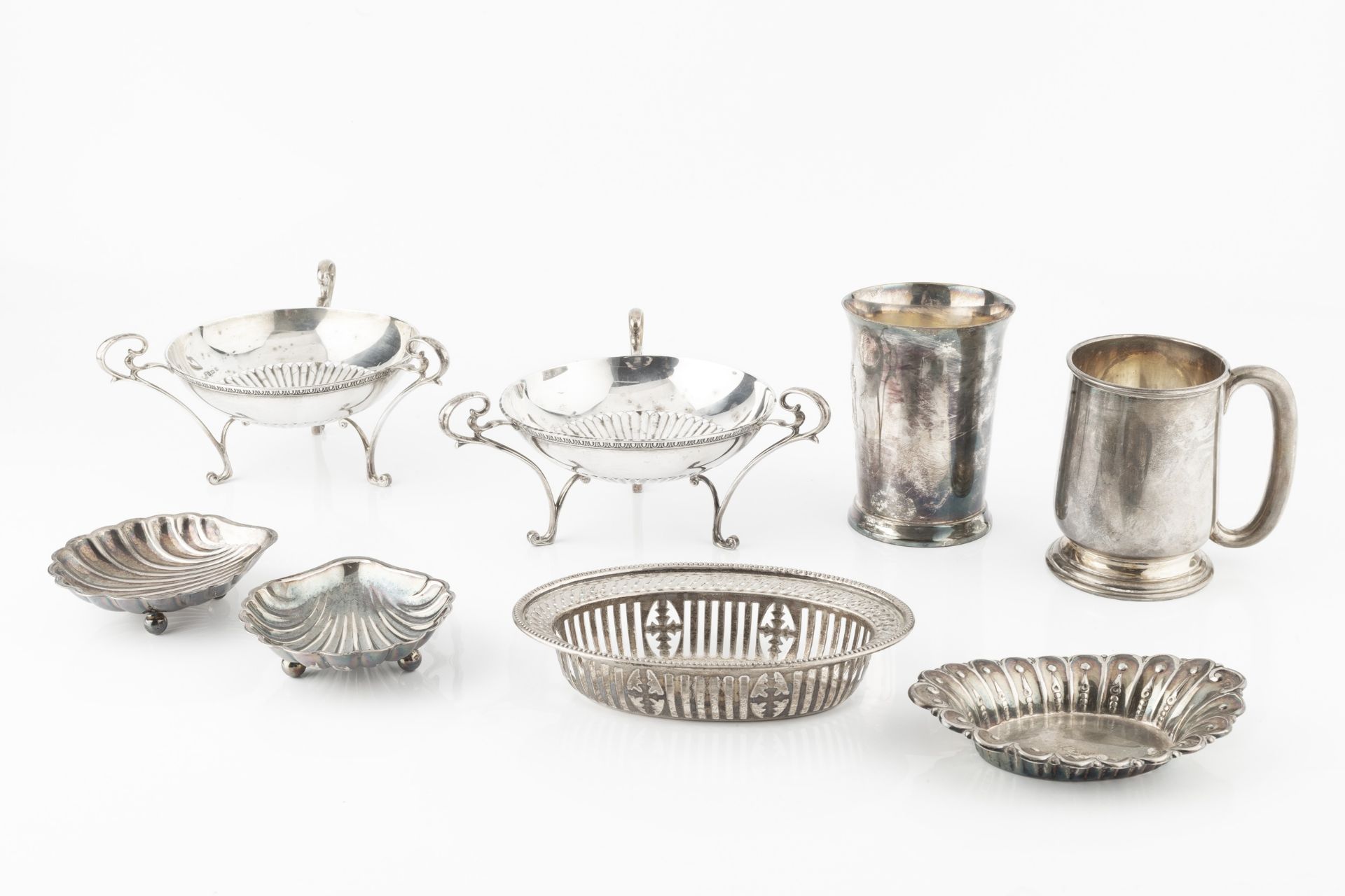 A collection of silver, comprising a christening mug by Joseph Gloster Ltd, Birmingham 1957, 9.5cm