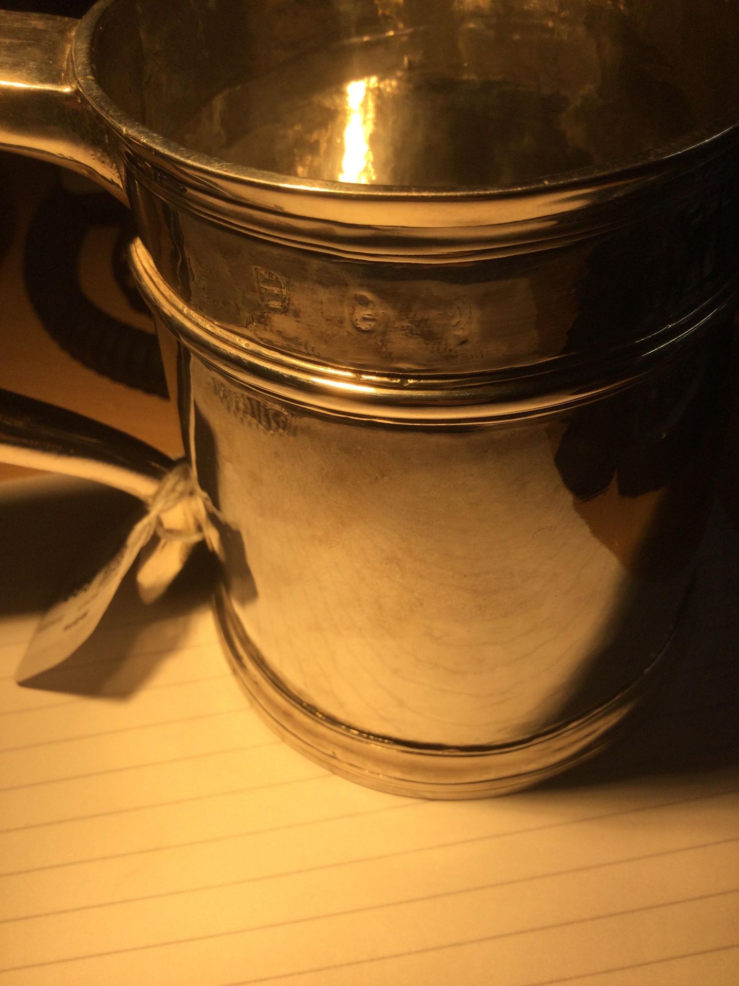 A Queen Anne Britannia standard silver pint mug, with girdled slightly tapering body and scroll - Image 3 of 5