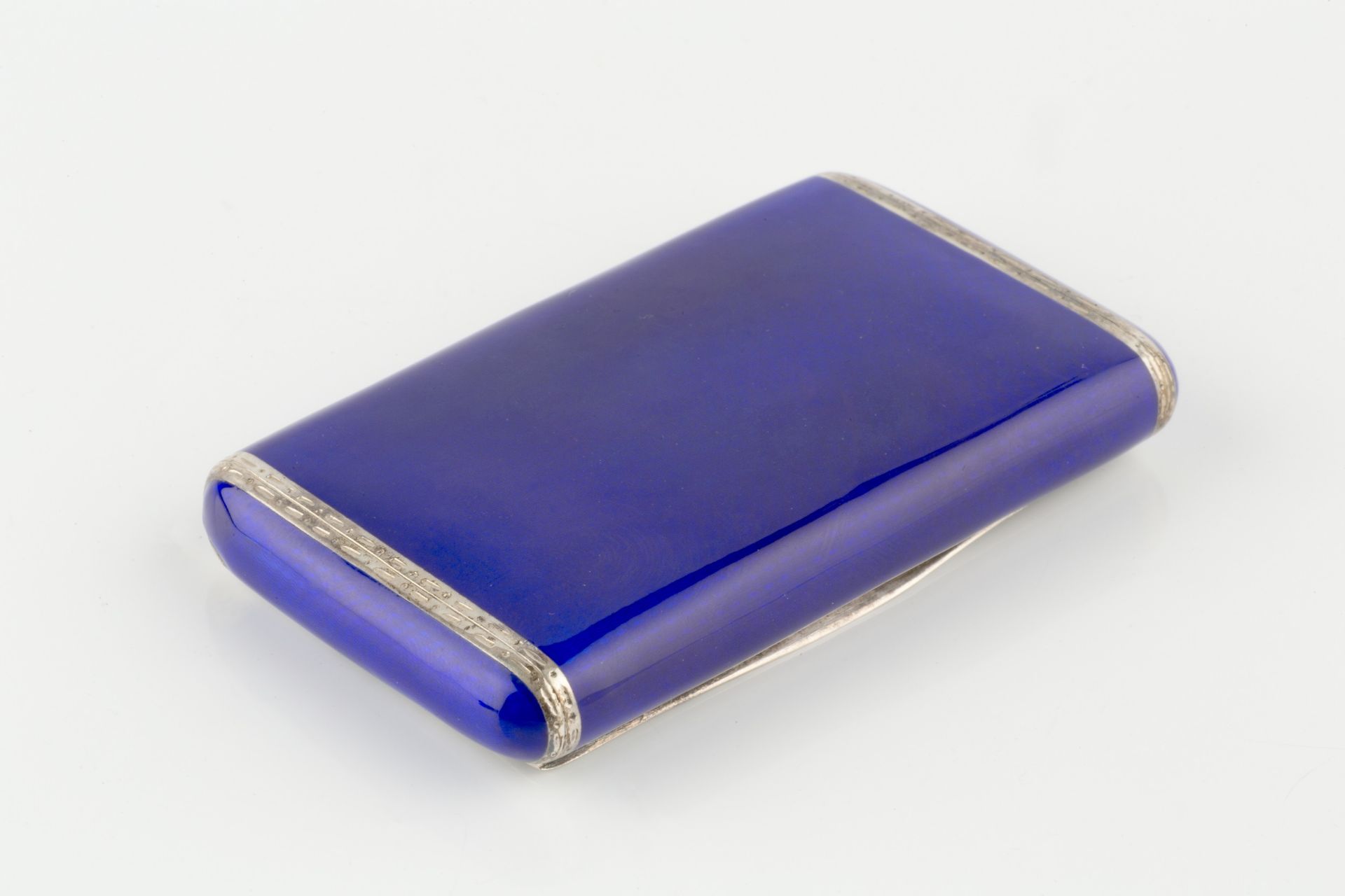 A Continental silver and enamel snuff box, of rectangular form with rounded edges and corners, and - Image 2 of 3