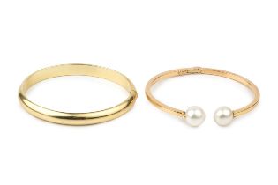 An 18ct gold oval hinged bangle, stamped 750, 6.6cm wide, and another 18ct gold hinged bangle,
