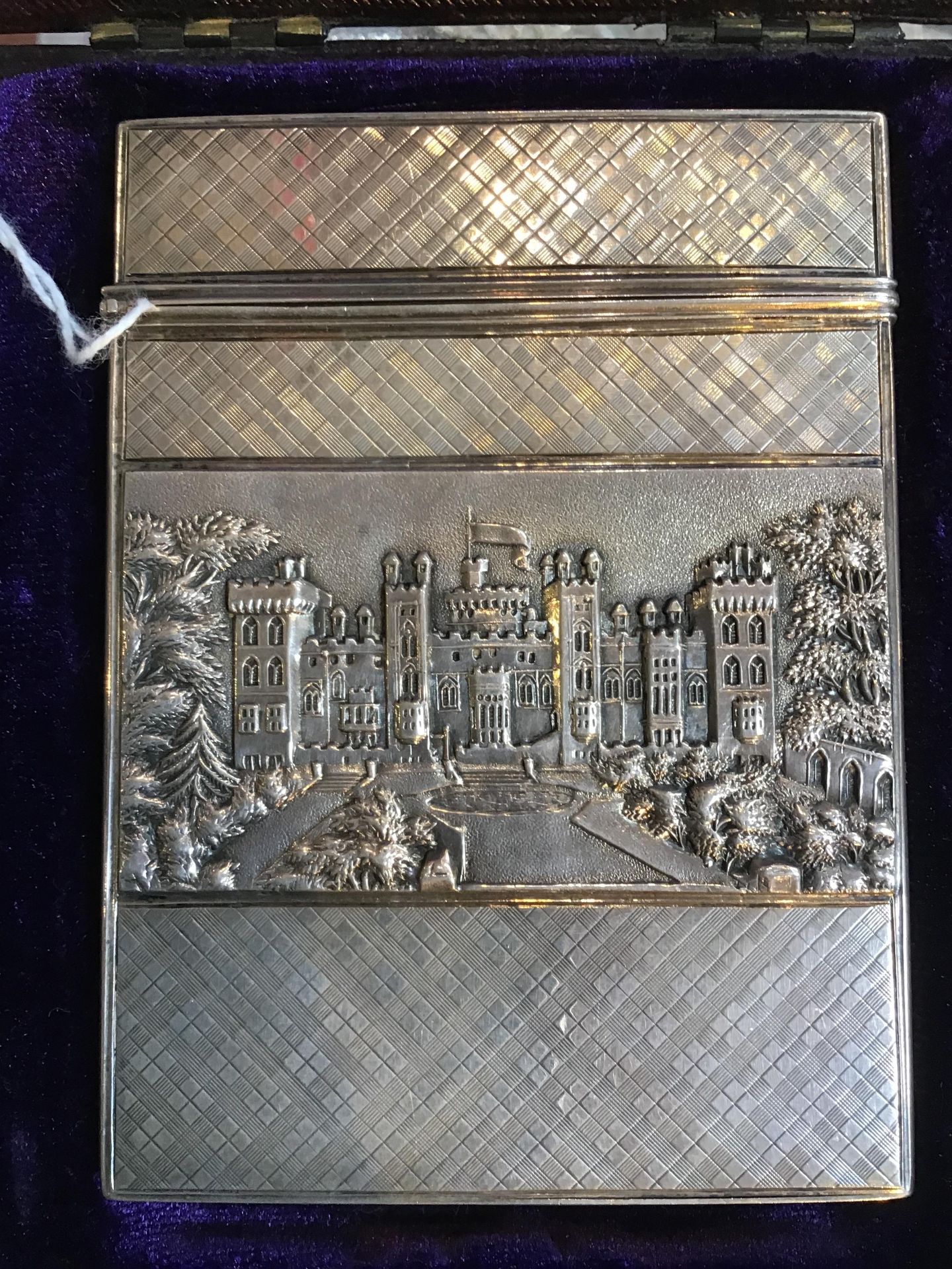 An early Victorian silver castle top card case, depicting a view of Windsor Castle to one side and - Bild 6 aus 13