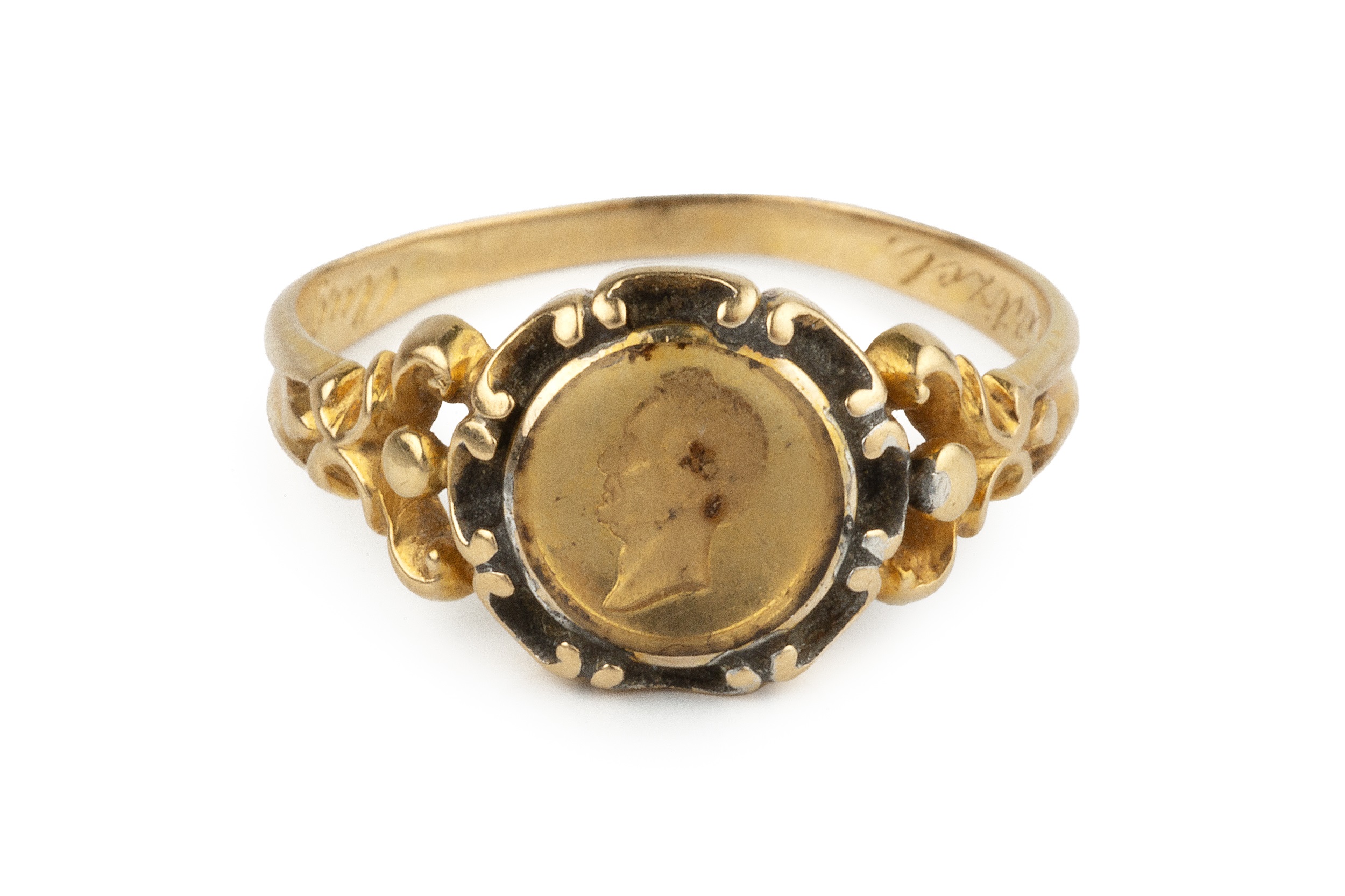 A 19th century gold memorial ring, having glazed relief portrait, possibly depicting the Duke of