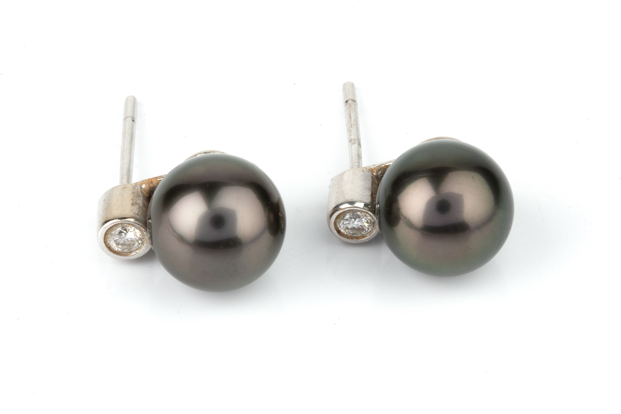 A pair of diamond and black cultured pearl ear studs, each with single collet set diamond mounted - Image 3 of 3