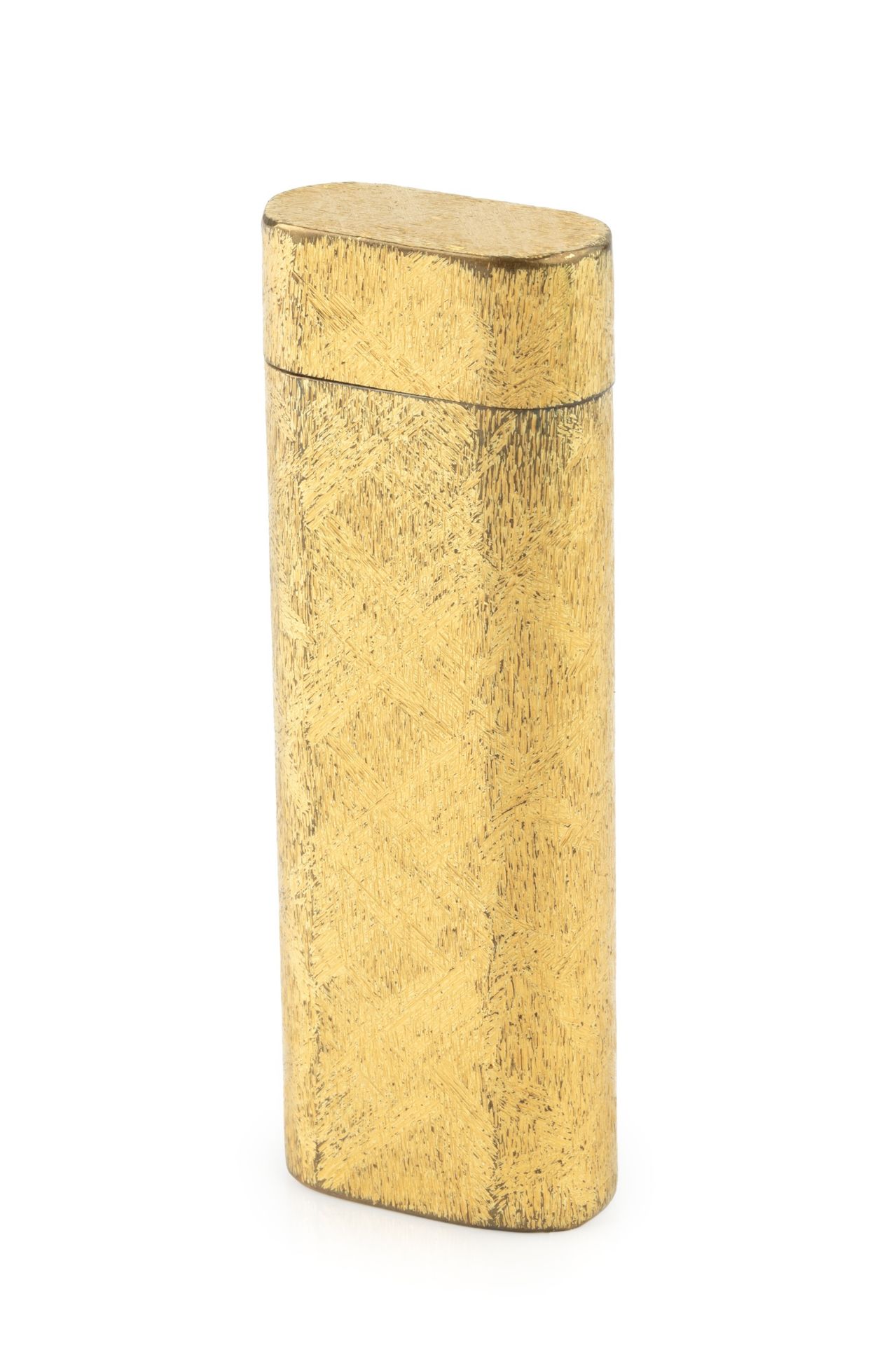 A gold plated lighter by Cartier, of rounded rectangular form and having textured decoration, no. - Bild 2 aus 3