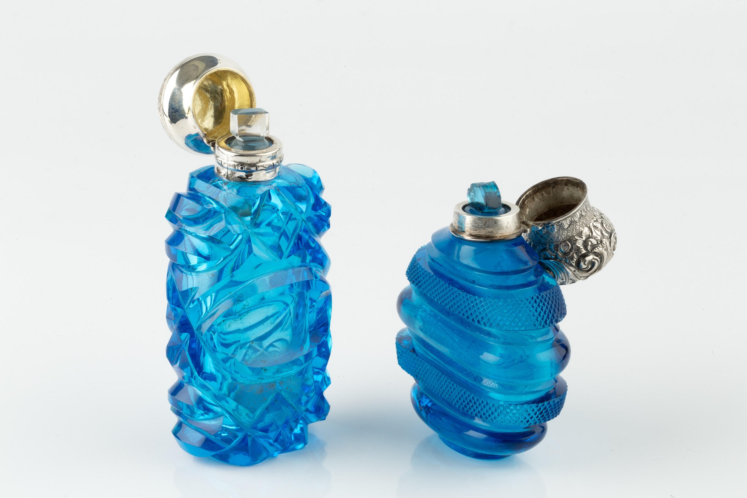 A 19th century French blue glass scent bottle, of moon flask form, having bands of hobnail and slice - Image 2 of 10