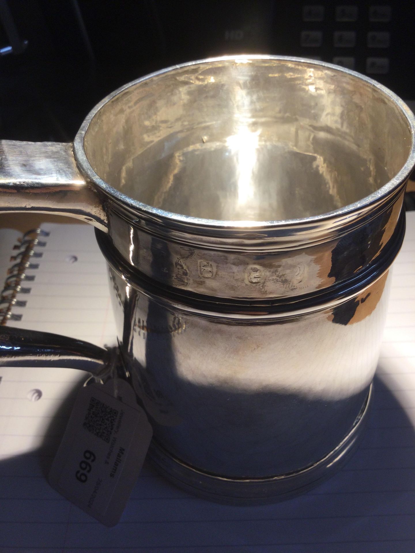 A Queen Anne Britannia standard silver pint mug, with girdled slightly tapering body and scroll - Image 5 of 5