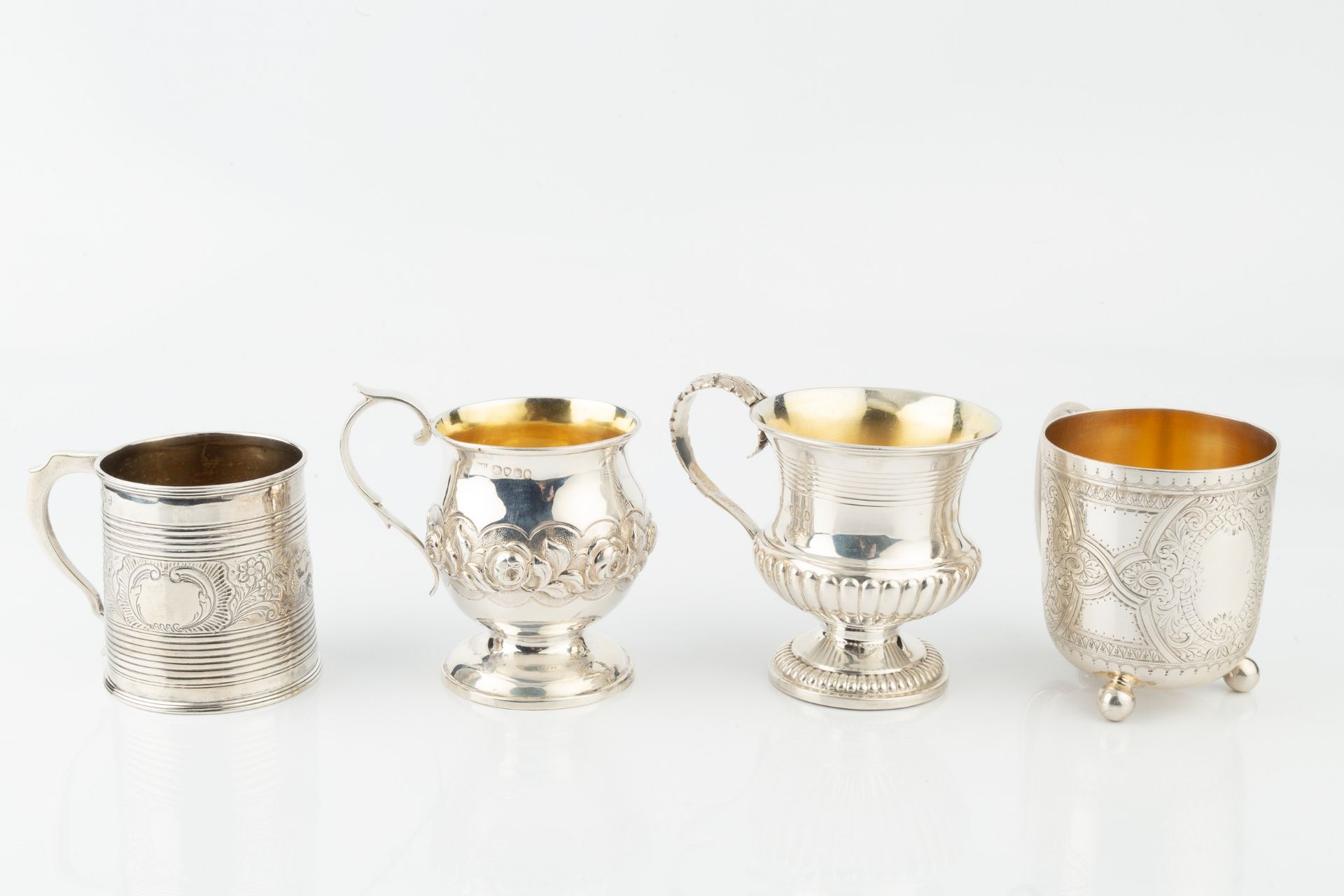 A George IV silver christening cup, of reeded and part lobed urn form, with foliate cast scroll - Bild 2 aus 2