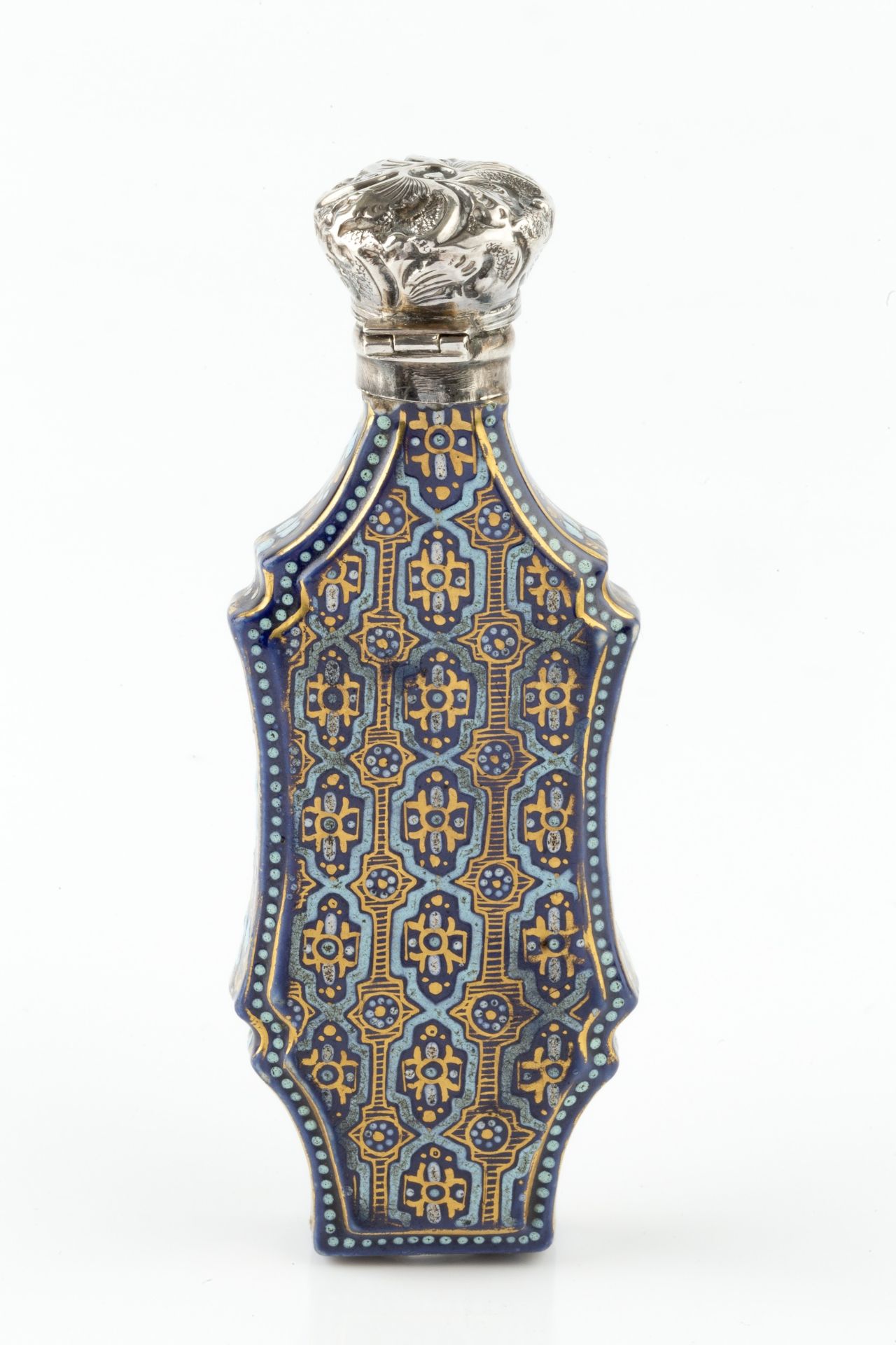 A 19th century French Limoges enamel scent bottle, of shaped and waisted rectangular form, the - Bild 2 aus 3