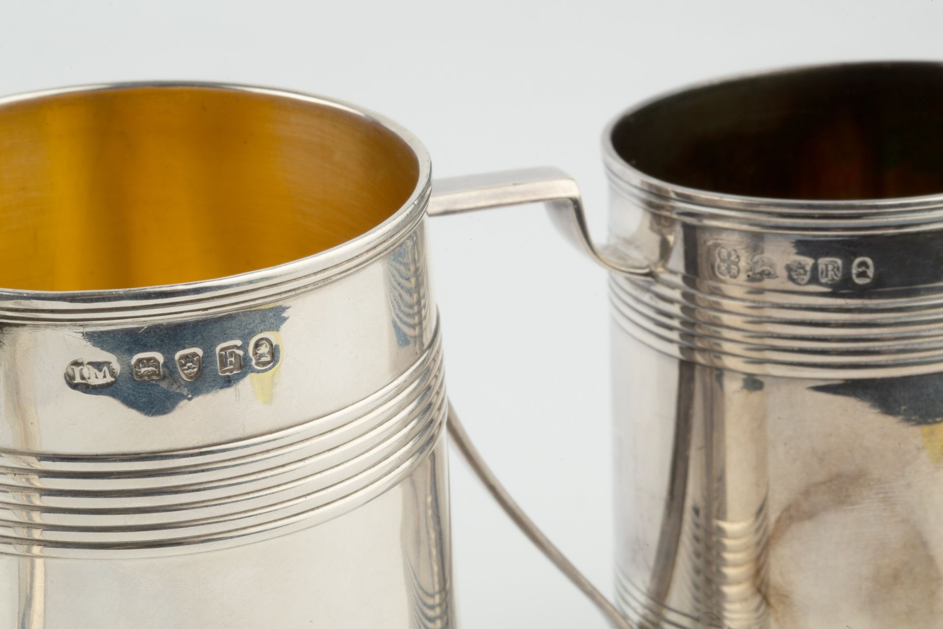 A George III silver christening mug, of slightly tapered form with bands of reeded decoration, - Bild 2 aus 2