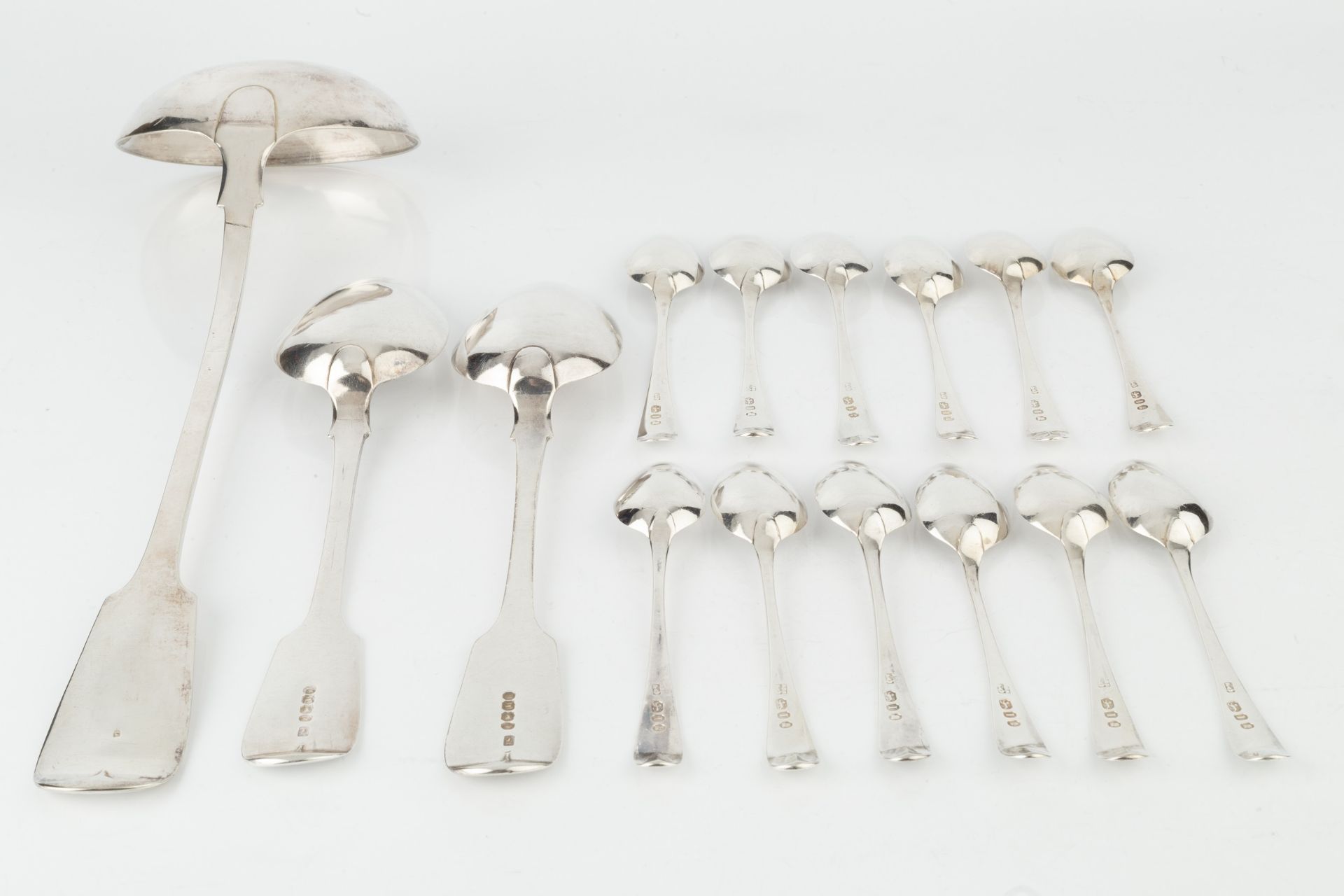 A pair of early Victorian silver fiddle pattern table spoons, by John Stone, Exeter 1849, a set of - Bild 2 aus 2