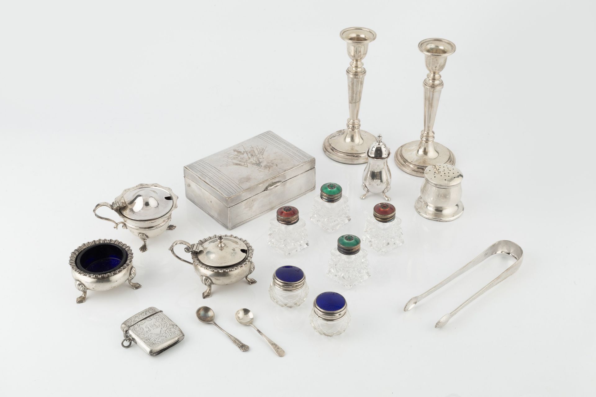 A collection of silver, comprising an Arts & Crafts style pepper by Liberty & Co, Birmingham 1913, - Bild 2 aus 2