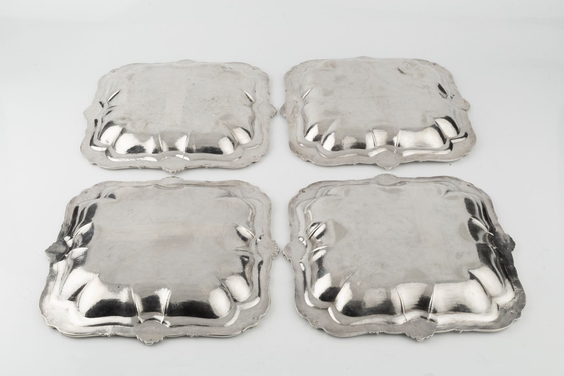 A set of four George III Irish silver serving dishes, of shaped square outline, having reeded and - Bild 2 aus 2