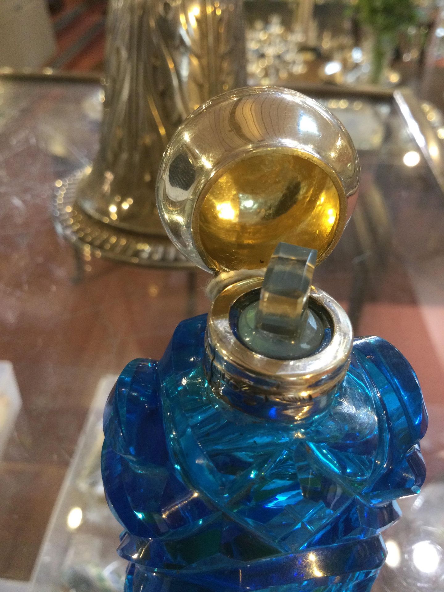 A 19th century French blue glass scent bottle, of moon flask form, having bands of hobnail and slice - Bild 7 aus 10