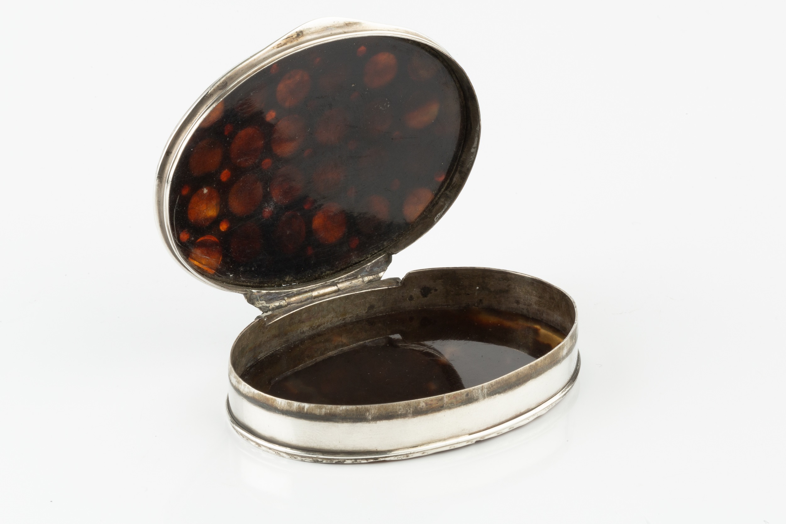 A Georgian silver and tortoiseshell oval snuff box, the hinged cover inset with repeated circles - Image 2 of 2