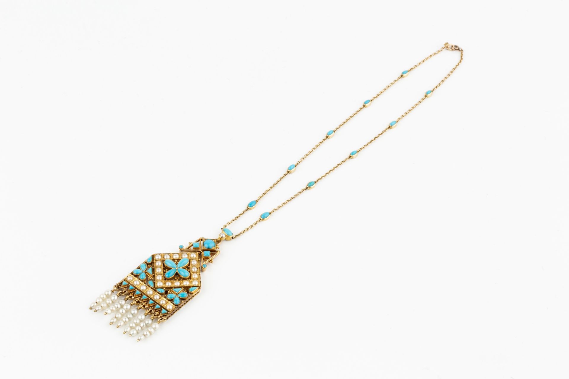 A late Victorian turquoise and seed pearl necklace by Carlo Giuliano, of geometric openwork - Bild 5 aus 7