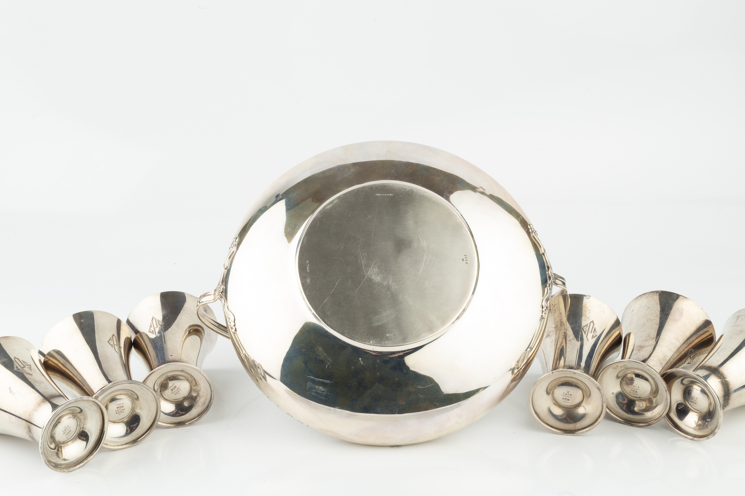 An American silver circular shallow bowl, with shaped fixed overhead handle, engraved with - Image 2 of 2