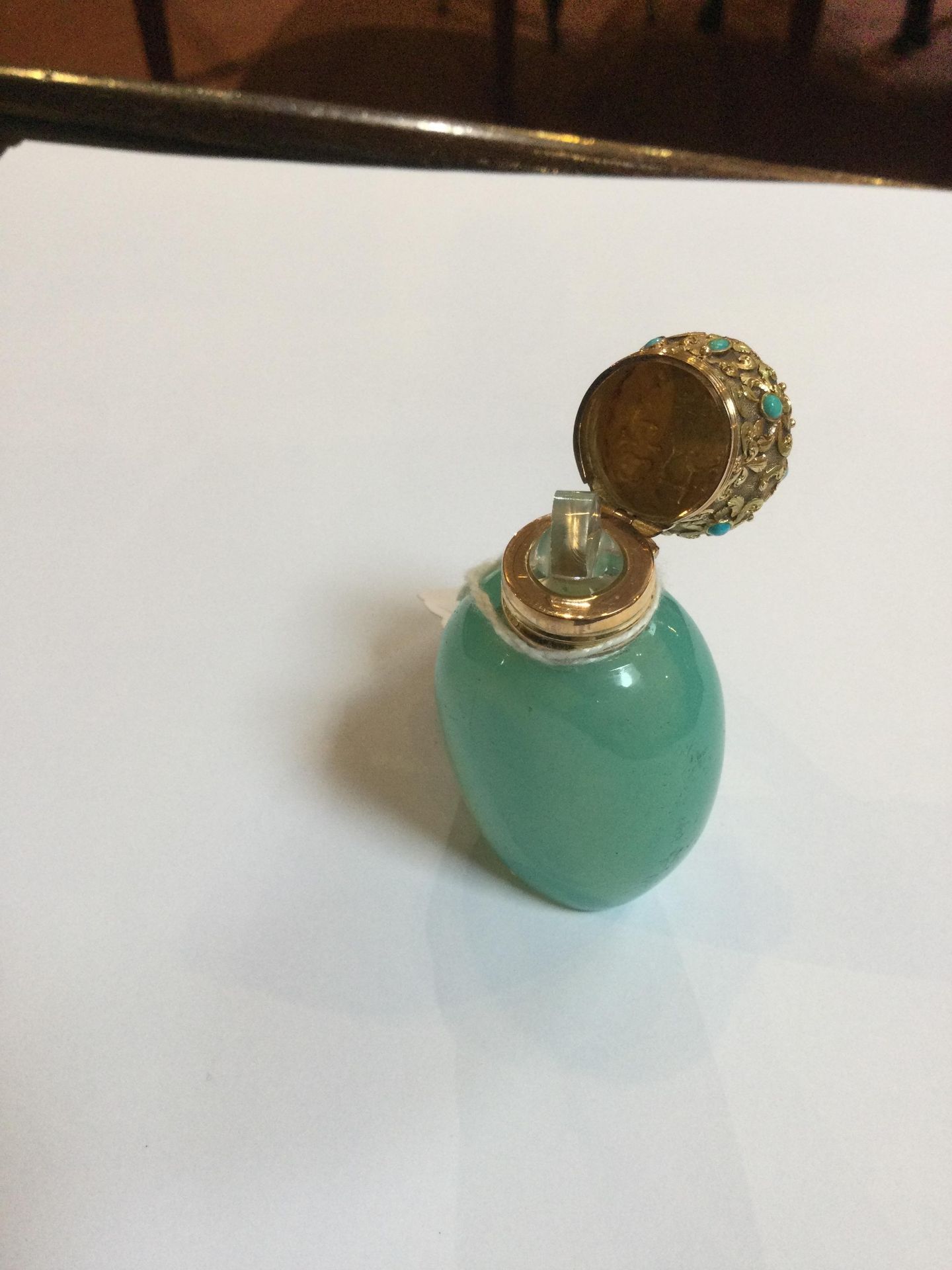 A 19th century French gold mounted opaline glass scent bottle, the turquoise glass body of ovoid - Bild 4 aus 11