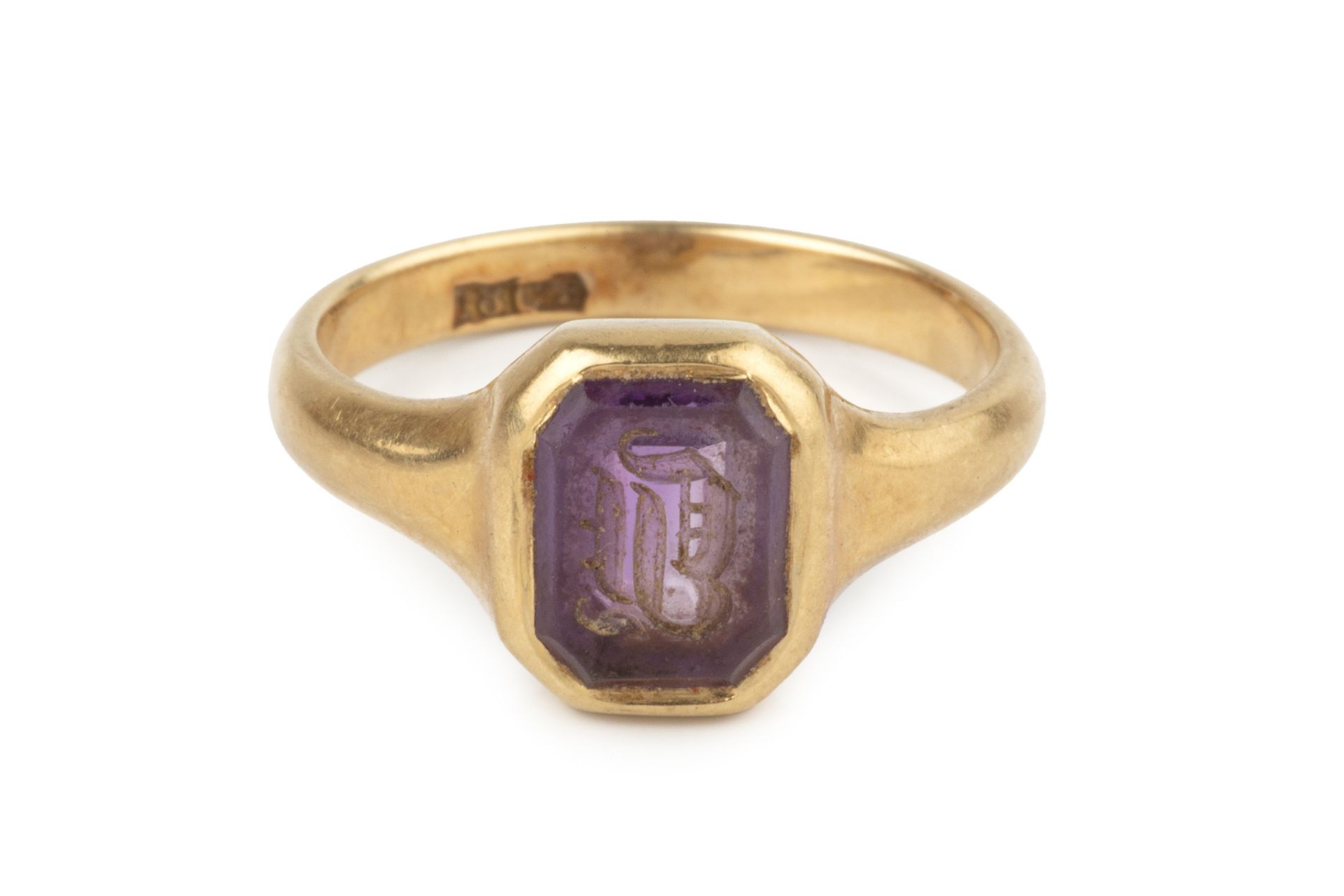 A collection of jewellery, comprising an 18ct gold and amethyst seal ring, intaglio carved with an - Image 2 of 4