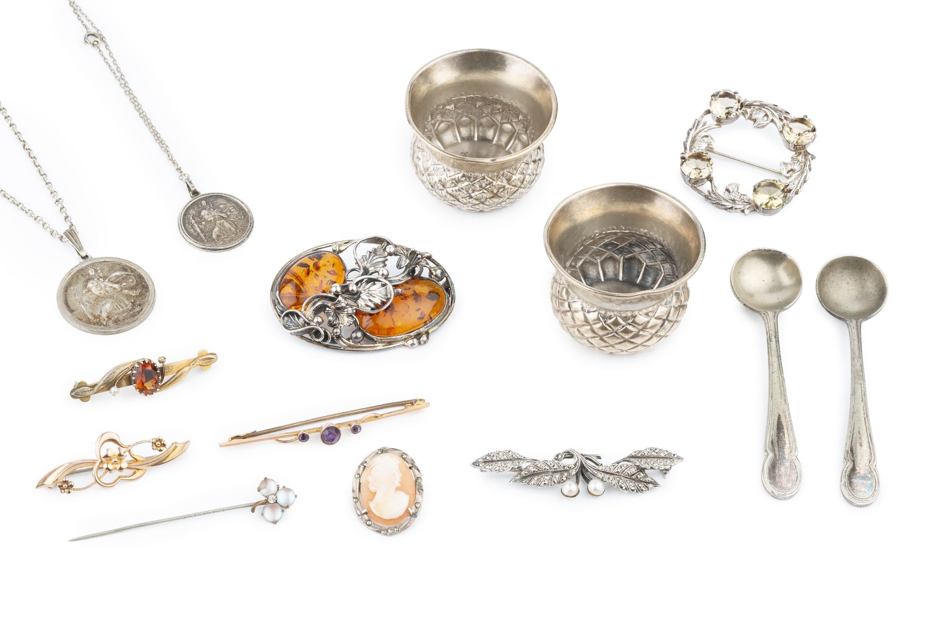 A collection of jewellery, comprising a bar brooch set with three amethysts, stamped '9ct' and in