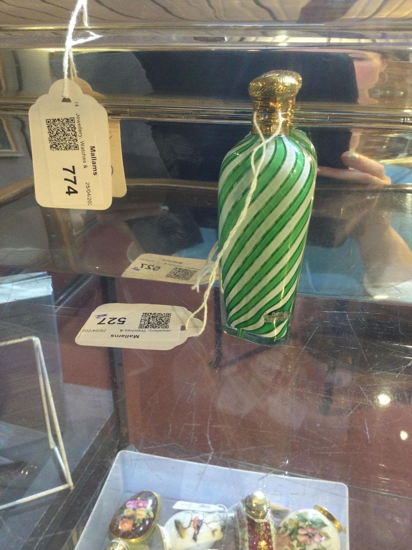 A 19th century French green and white striped glass scent bottle, of slightly tapered form, - Bild 5 aus 7