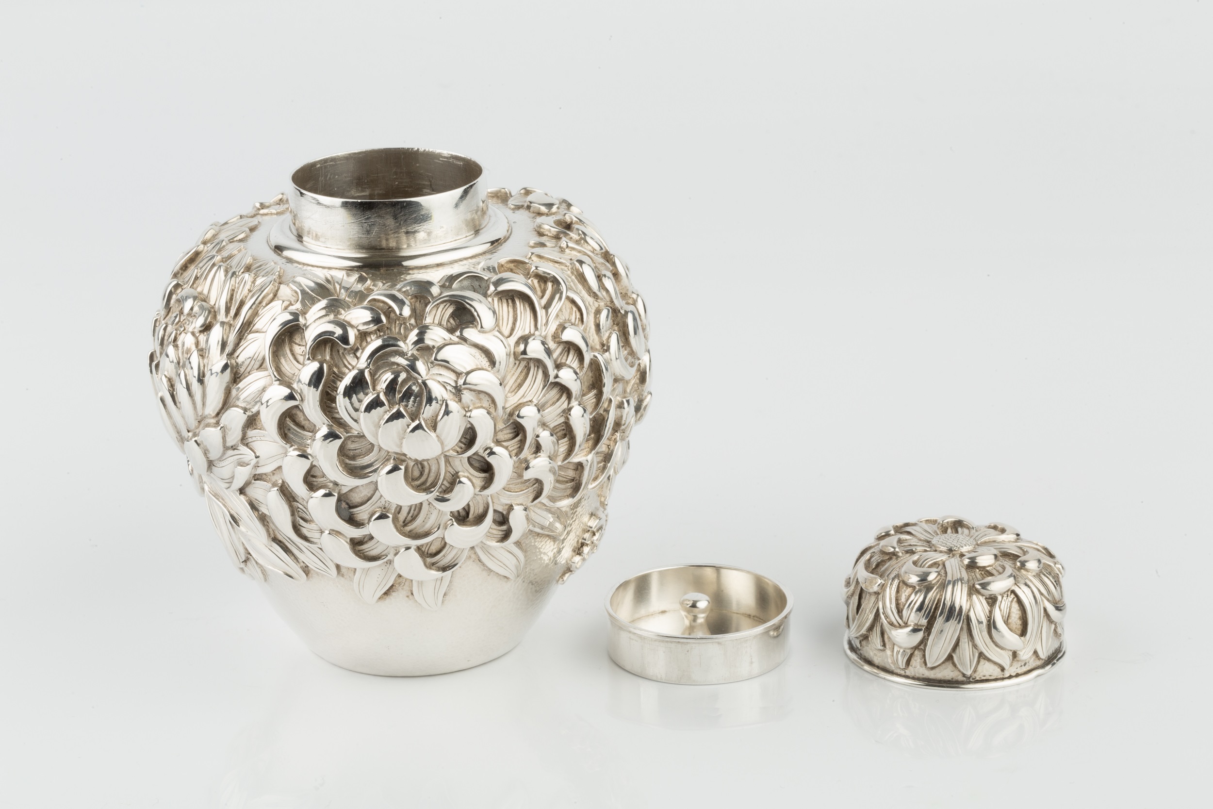 A late 19th/early 20th century Japanese silver tea caddy, of ovoid form, deeply embossed with - Image 2 of 4