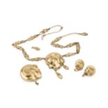 A suite of unmarked yellow metal jewellery, comprising necklace, brooch and pair of ear clips, the