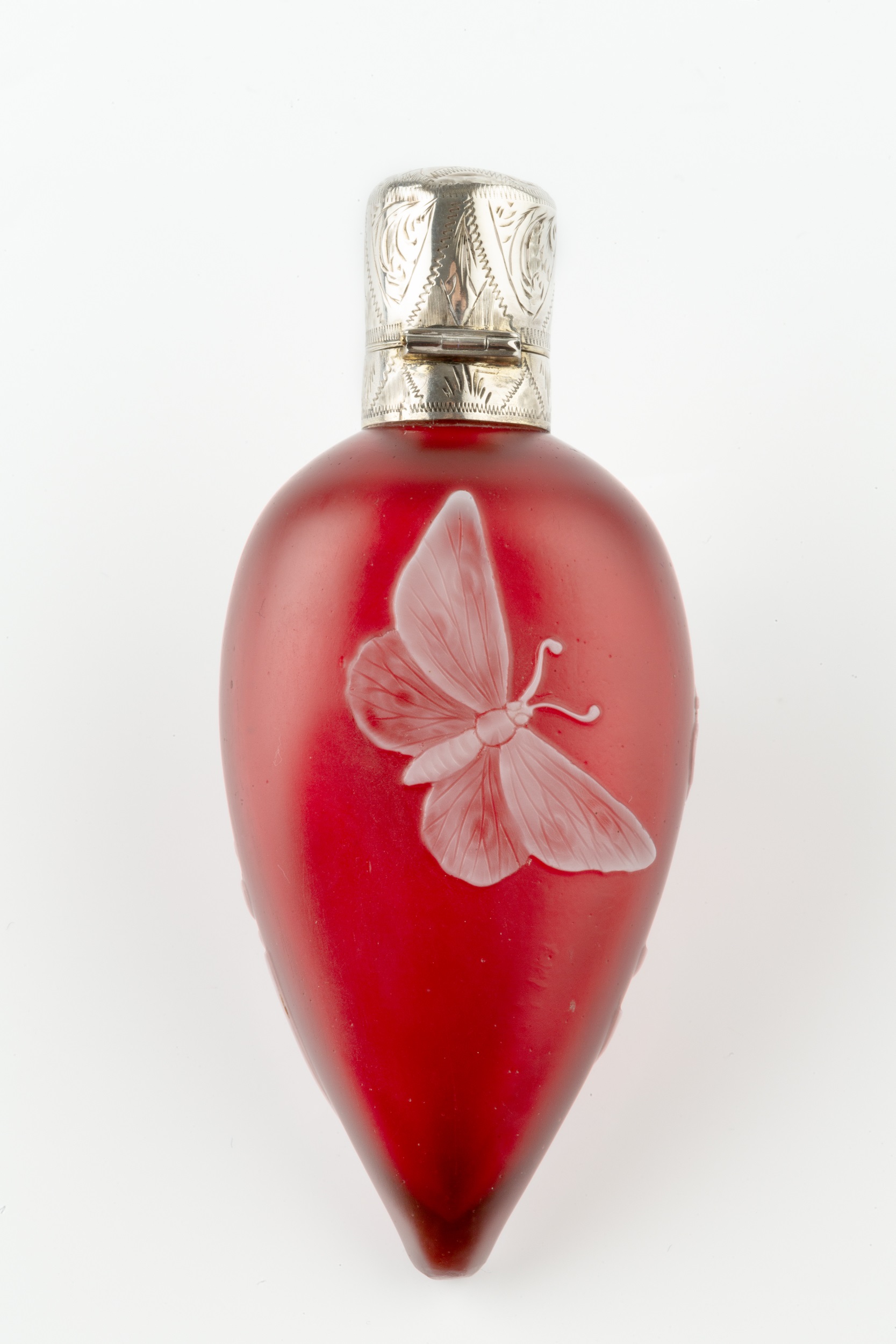 A Victorian Stourbridge cameo glass scent bottle, in the manner of Thomas Webb, the teardrop - Image 3 of 7