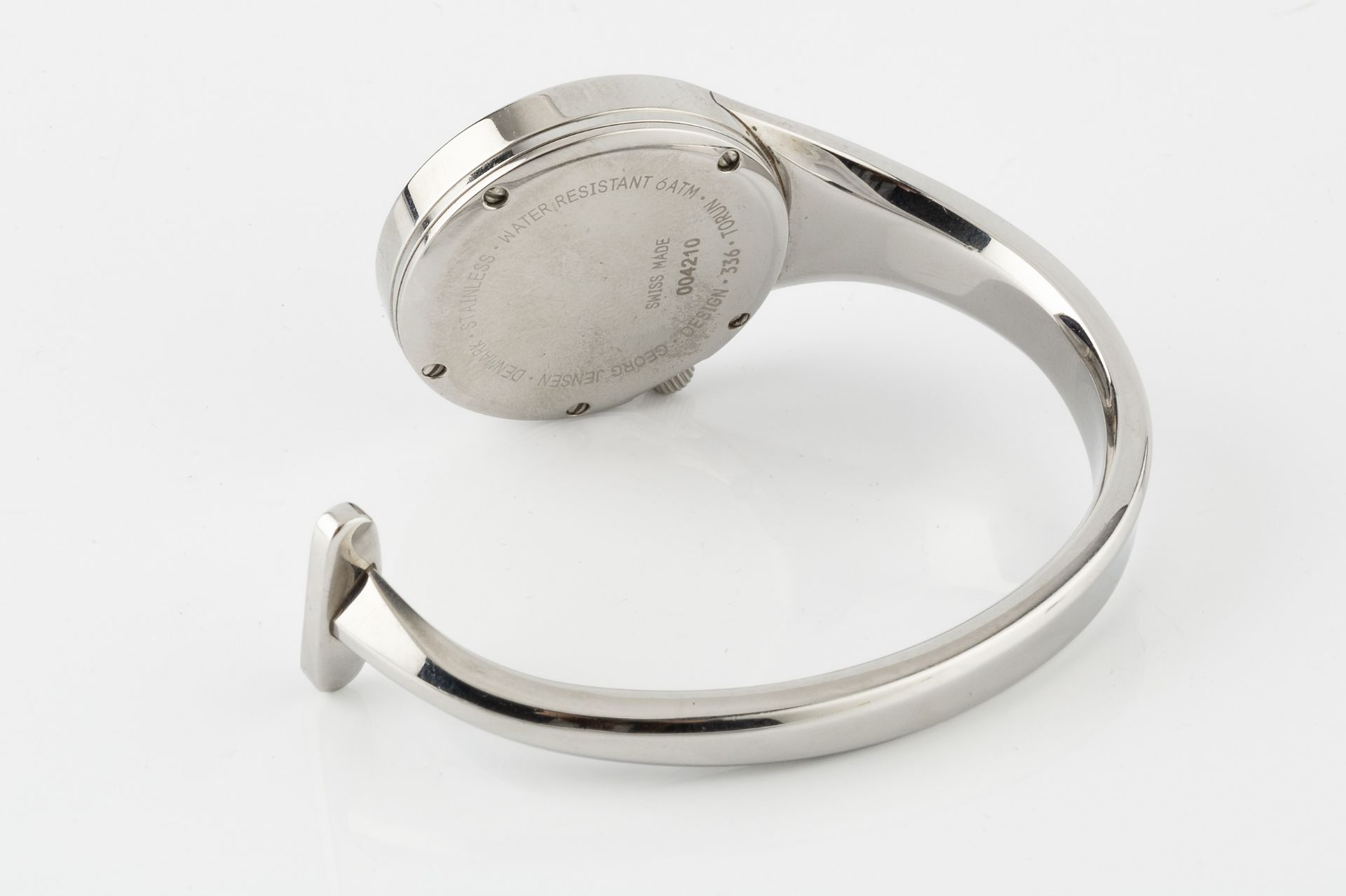 A lady's steel bangle wristwatch by Georg Jensen, no. 336, numbered 004210, 2.8cm wide - Bild 2 aus 2