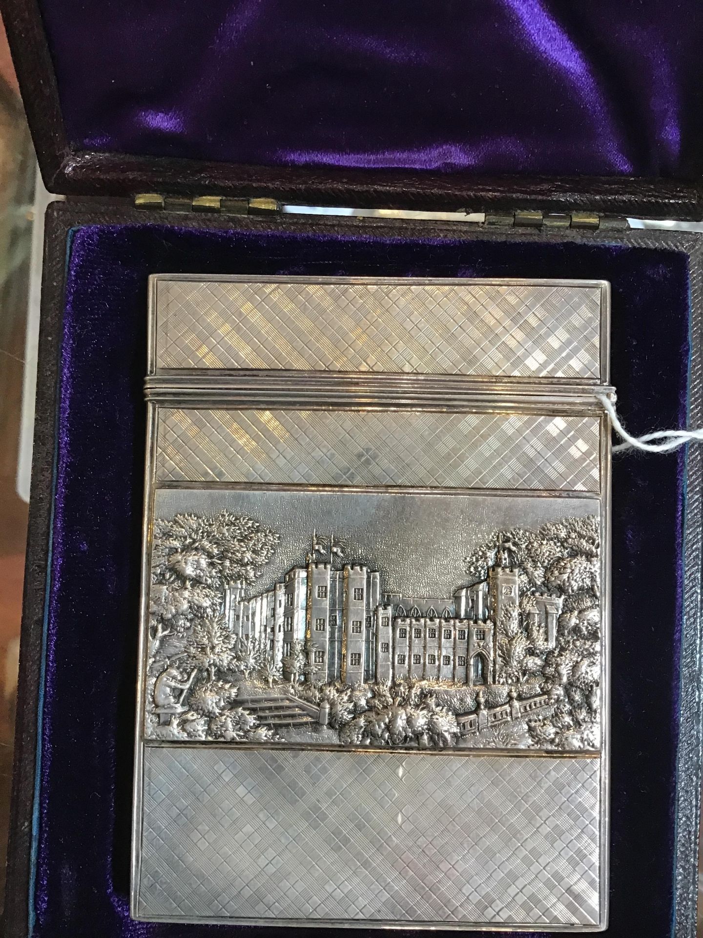 An early Victorian silver castle top card case, depicting a view of Windsor Castle to one side and - Bild 7 aus 13