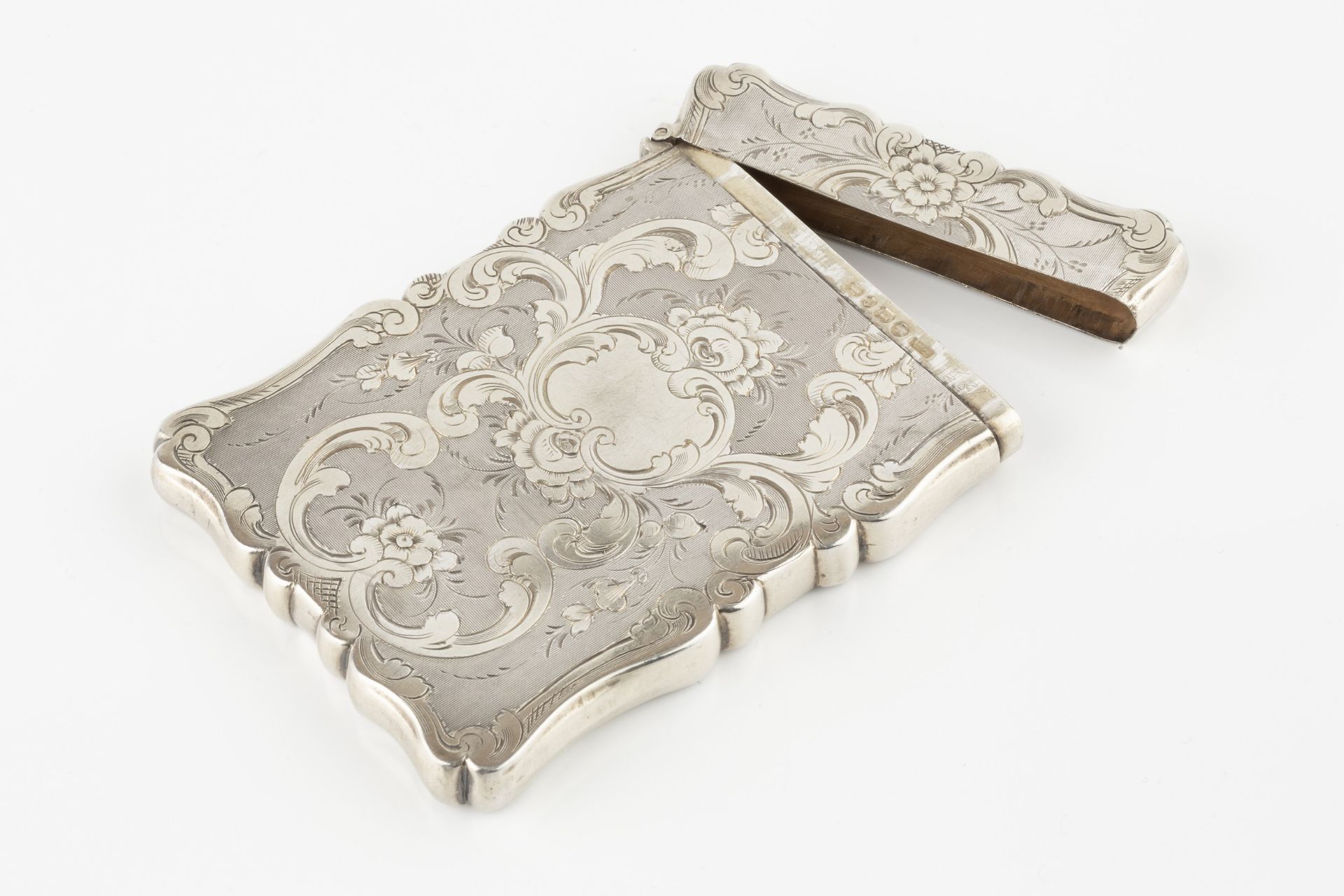 A mid Victorian silver and parcel-gilt card case, of shaped rectangular outline, engraved to both - Bild 2 aus 2