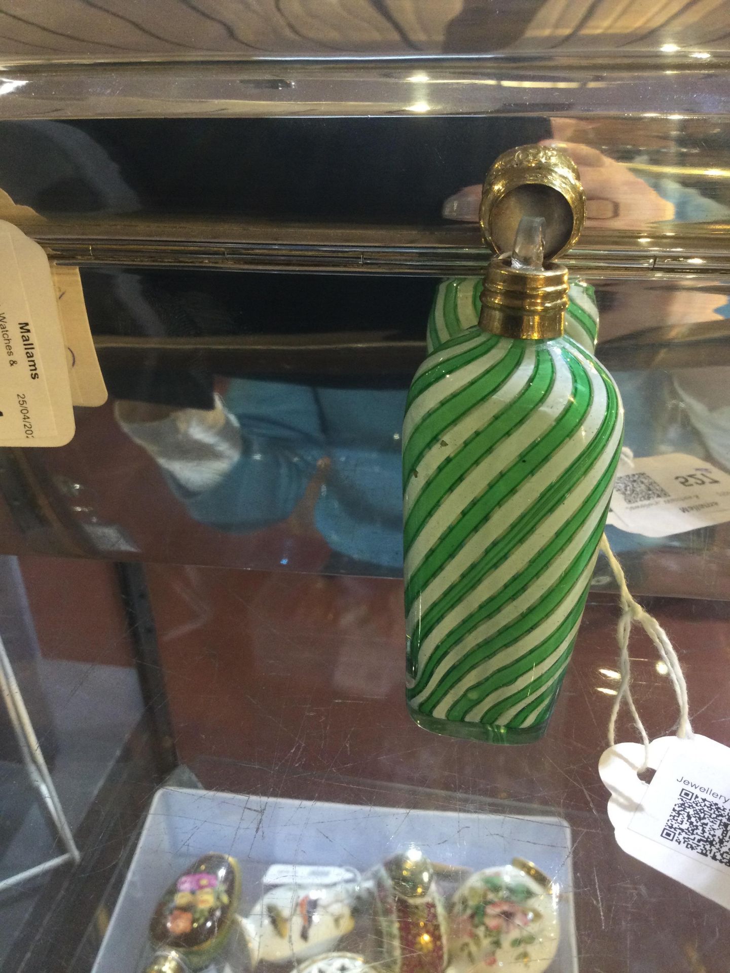 A 19th century French green and white striped glass scent bottle, of slightly tapered form, - Bild 6 aus 7