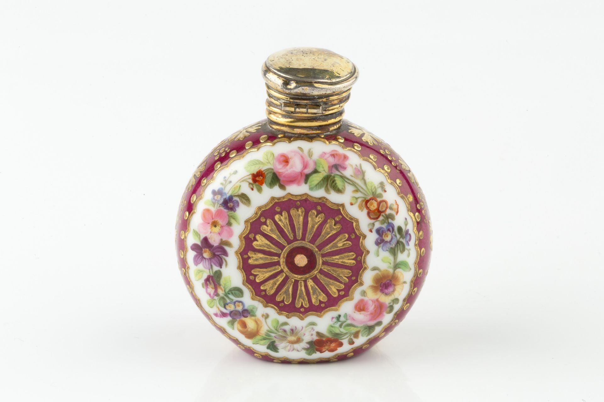 A late 19th century French porcelain scent bottle, of rounded moon flask form, painted to both sides - Bild 2 aus 2