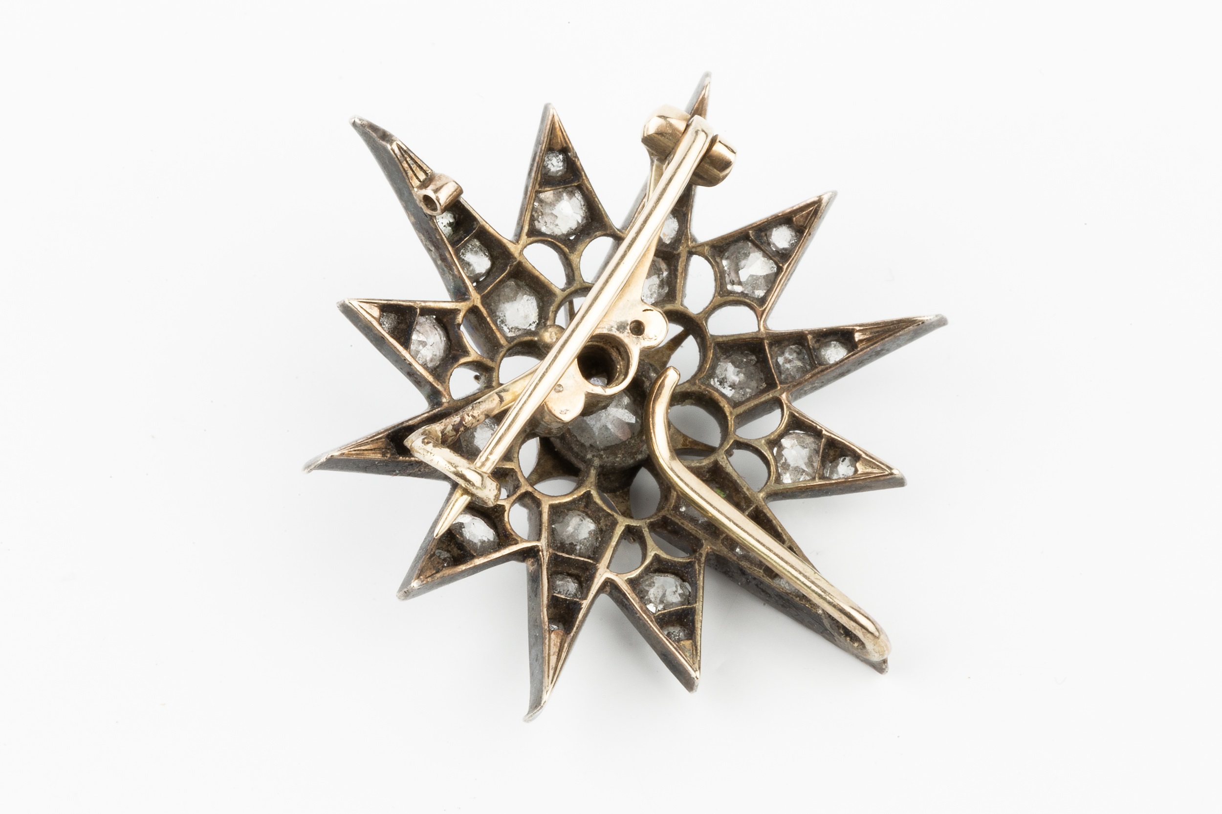 A late Victorian/Edwardian diamond star brooch/pendant, set throughout with graduated old-cut - Image 2 of 9