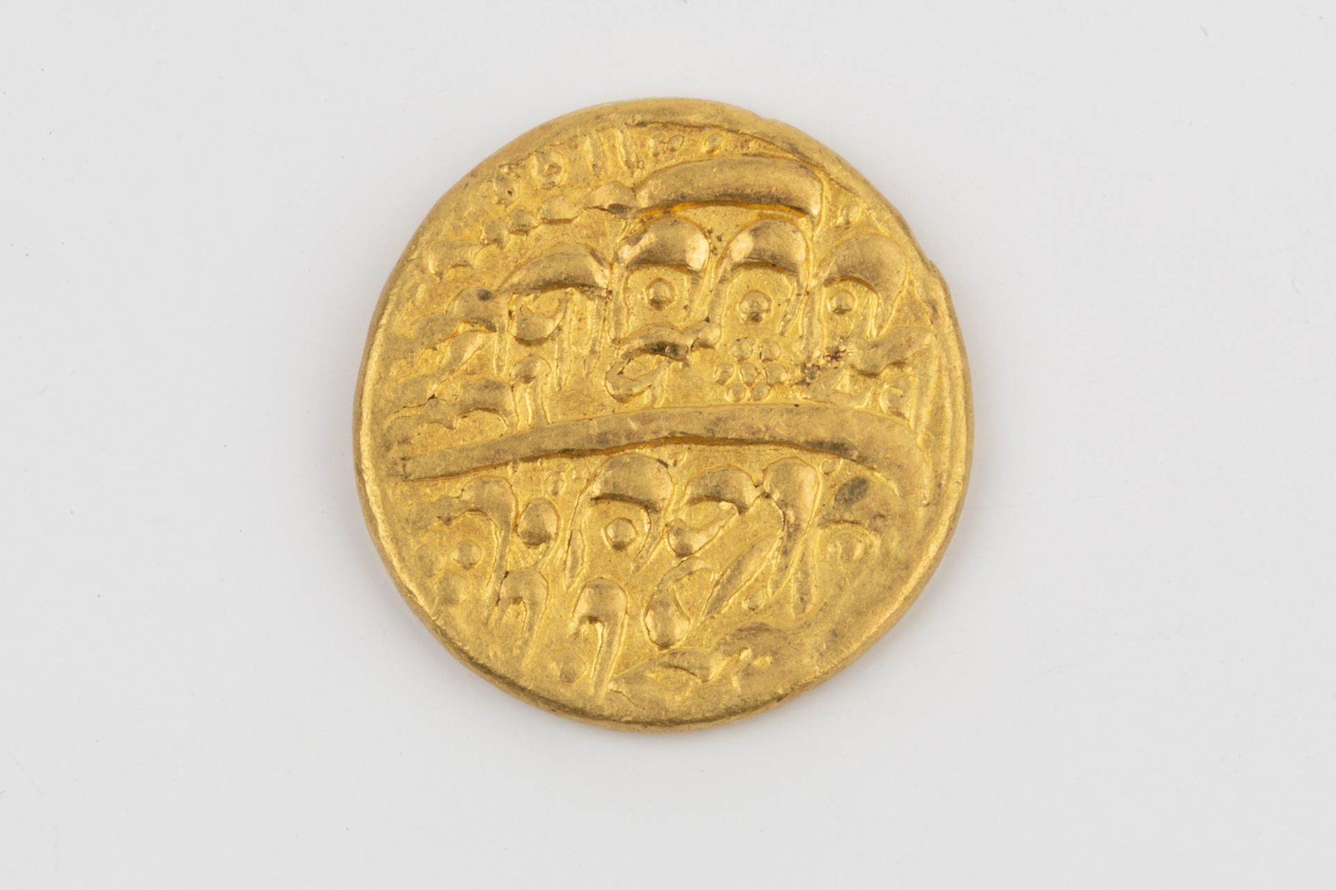 An Iranian gold mohur, Afsharid, 2.1cm diameter approx 11g - Bild 2 aus 2