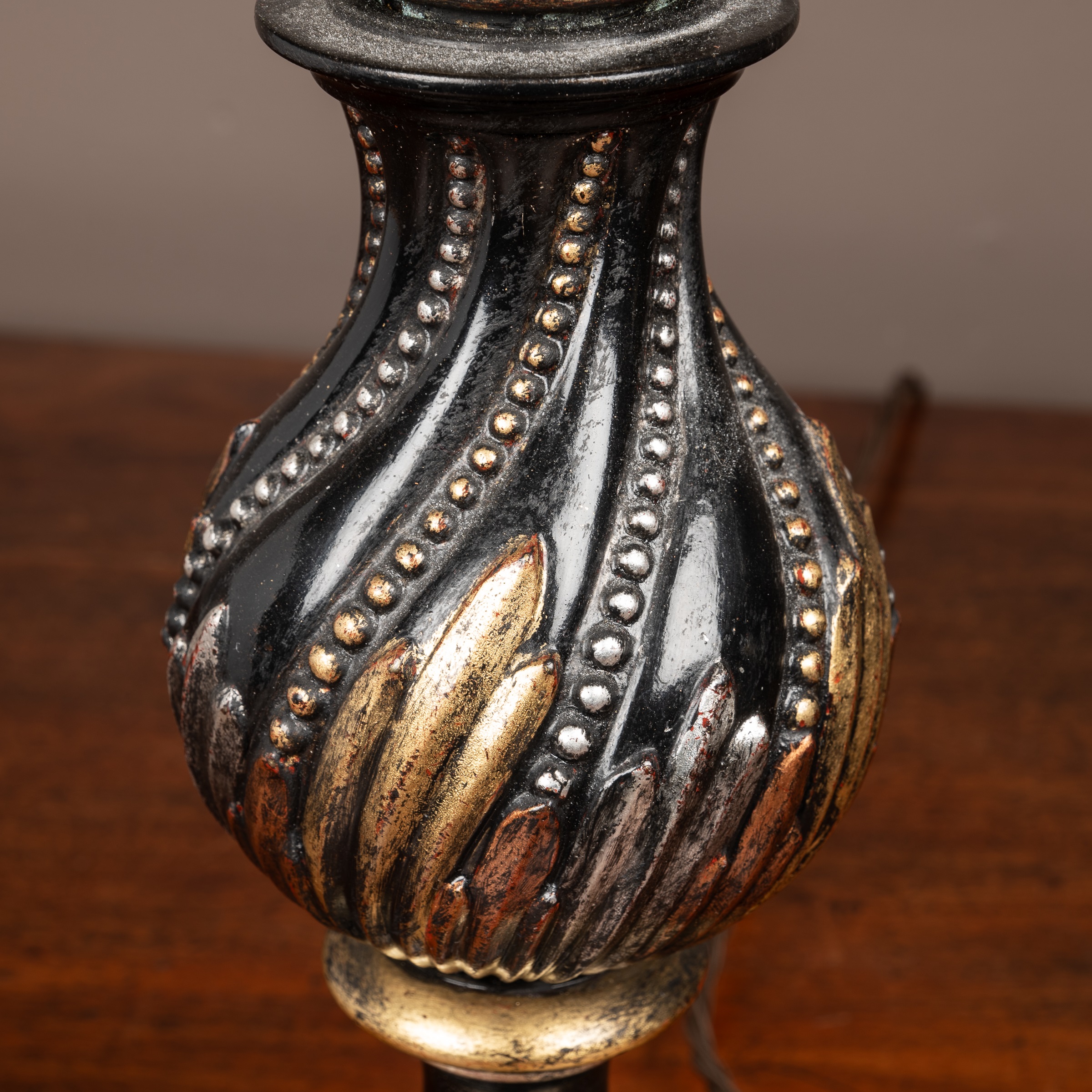 A pair of metal black-painted table lamps - Image 3 of 3