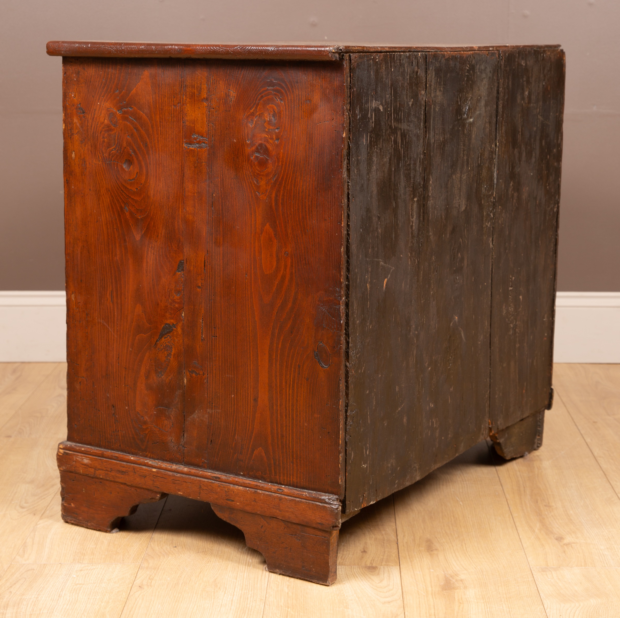 An antique pitch pine chest of drawers - Image 2 of 5