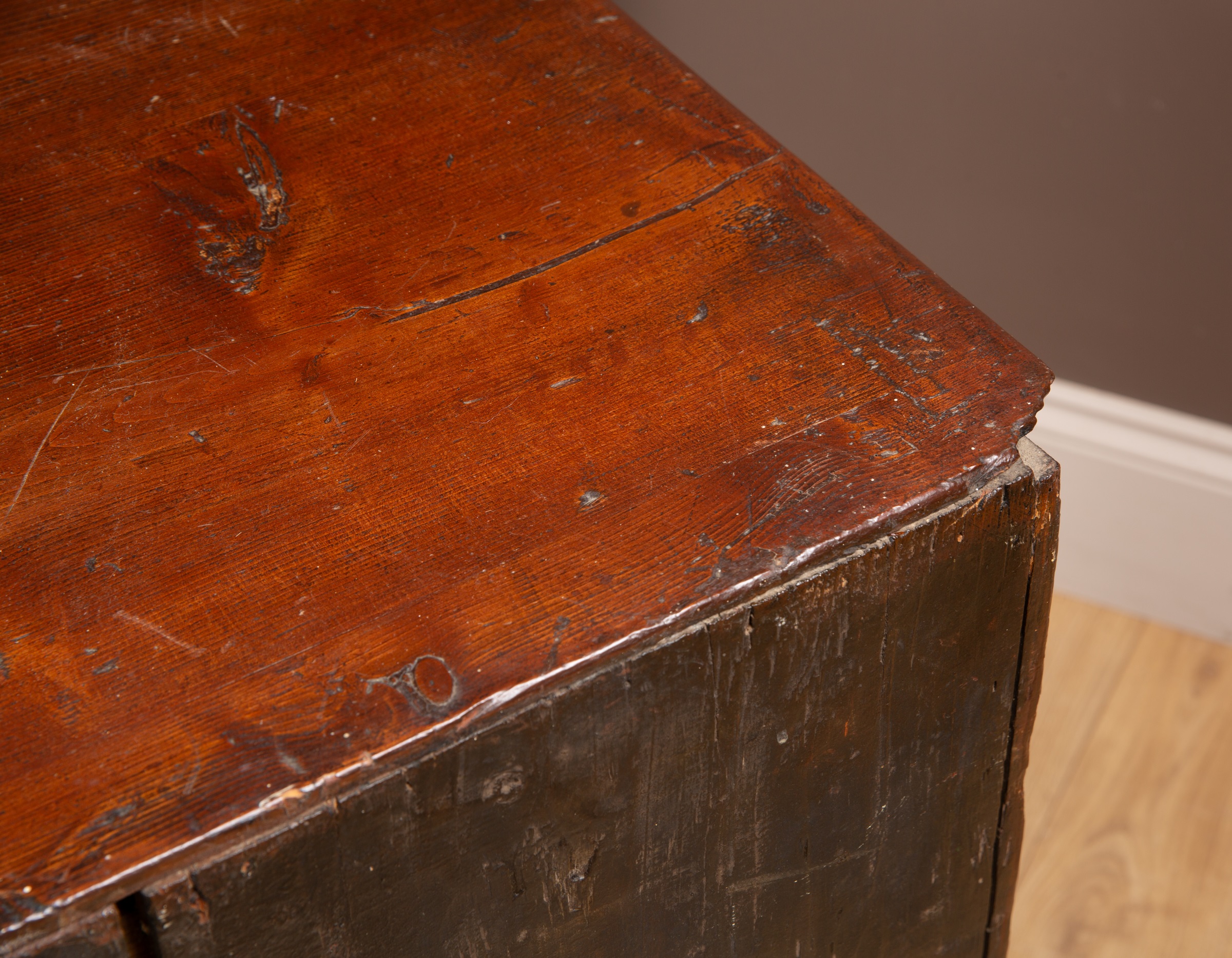 An antique pitch pine chest of drawers - Image 4 of 5